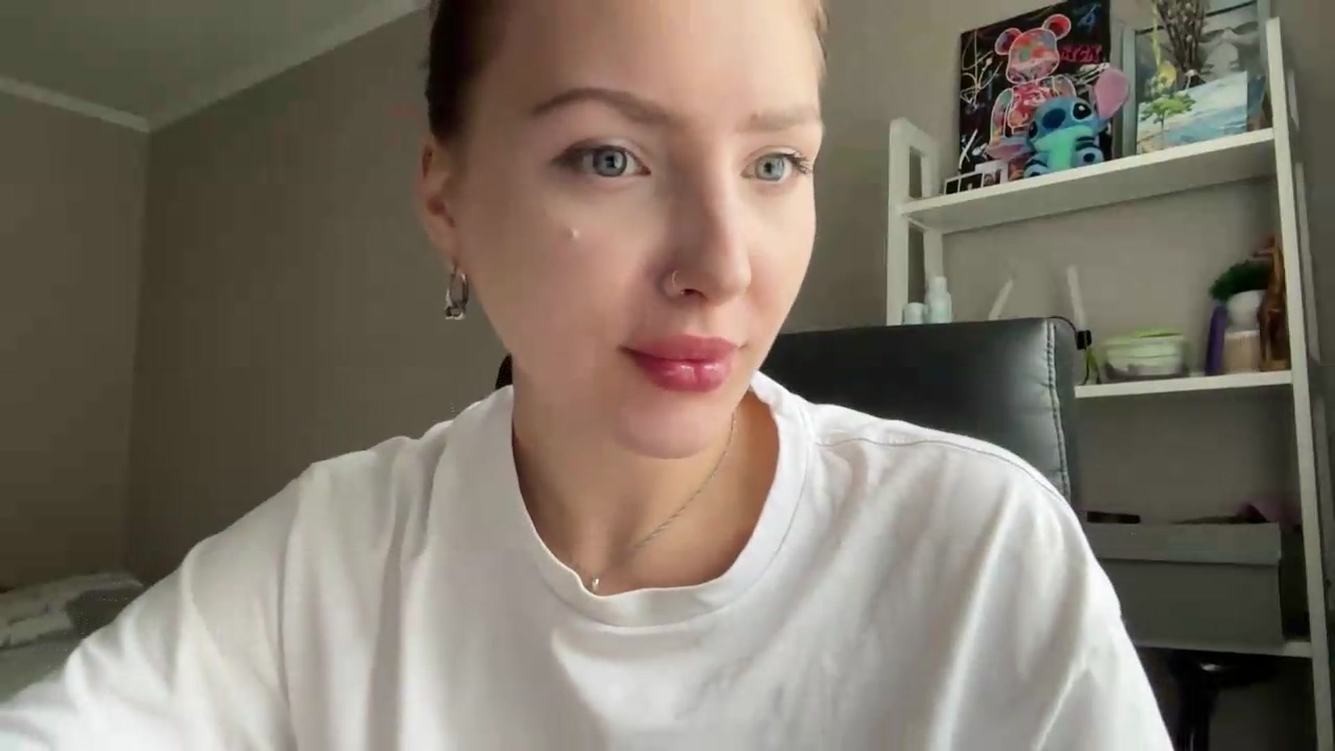 Gallery image thumbnail from Di_Pearl's myfreecams stream on, 07/10/2026, 14:04 image 11 of 20