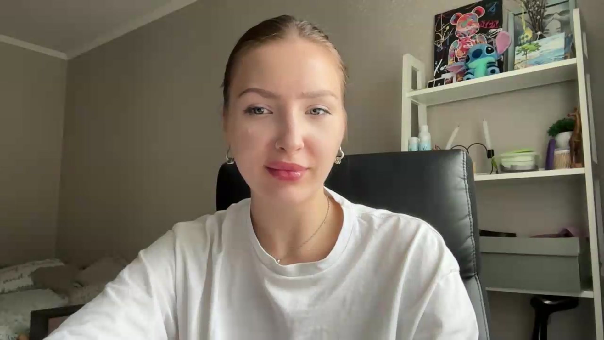 Gallery image thumbnail from Di_Pearl's myfreecams stream on, 07/10/2026, 14:04 image 18 of 20