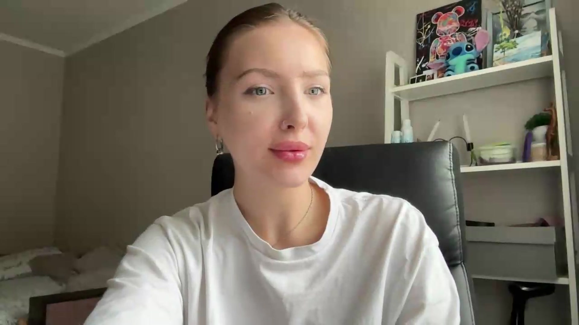Gallery image thumbnail from Di_Pearl's myfreecams stream on, 07/10/2026, 14:04 image 6 of 20