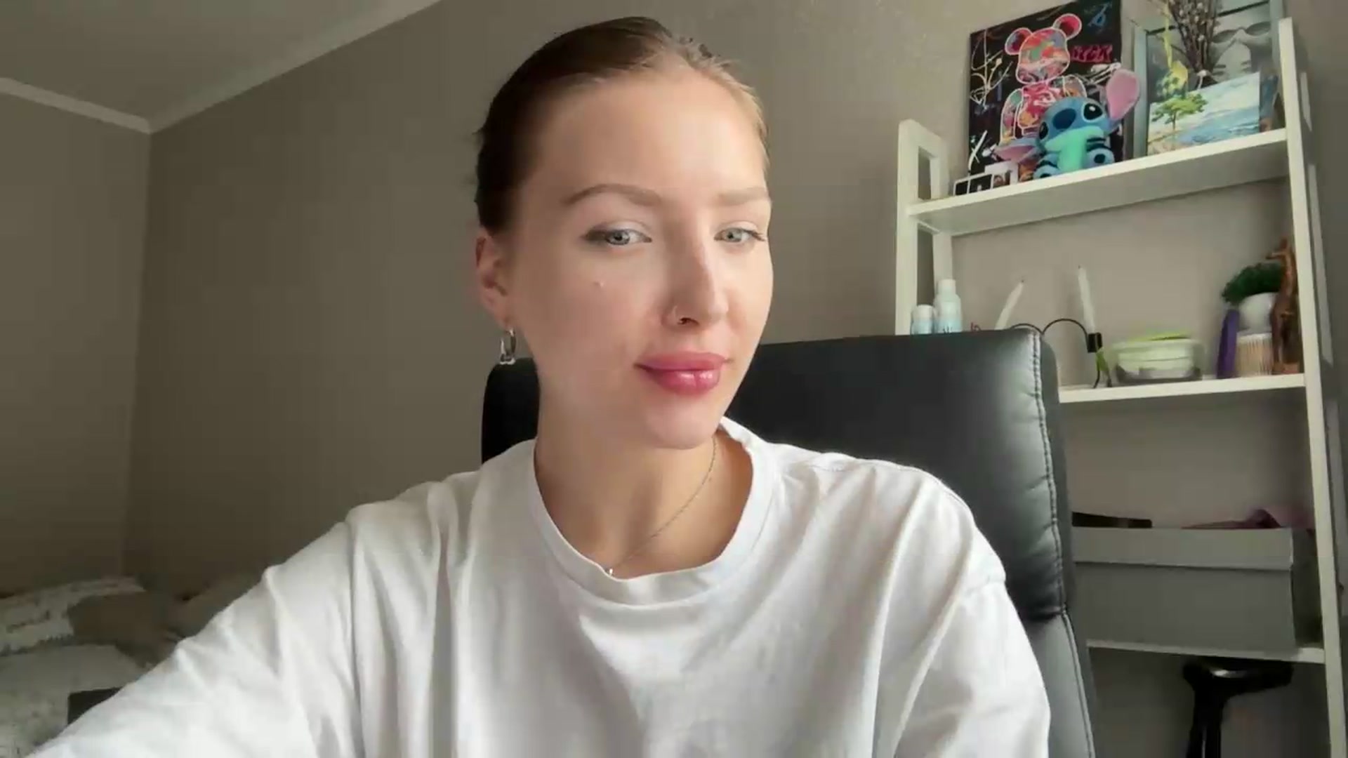 Gallery image thumbnail from Di_Pearl's myfreecams stream on, 07/10/2026, 14:04 image 14 of 20