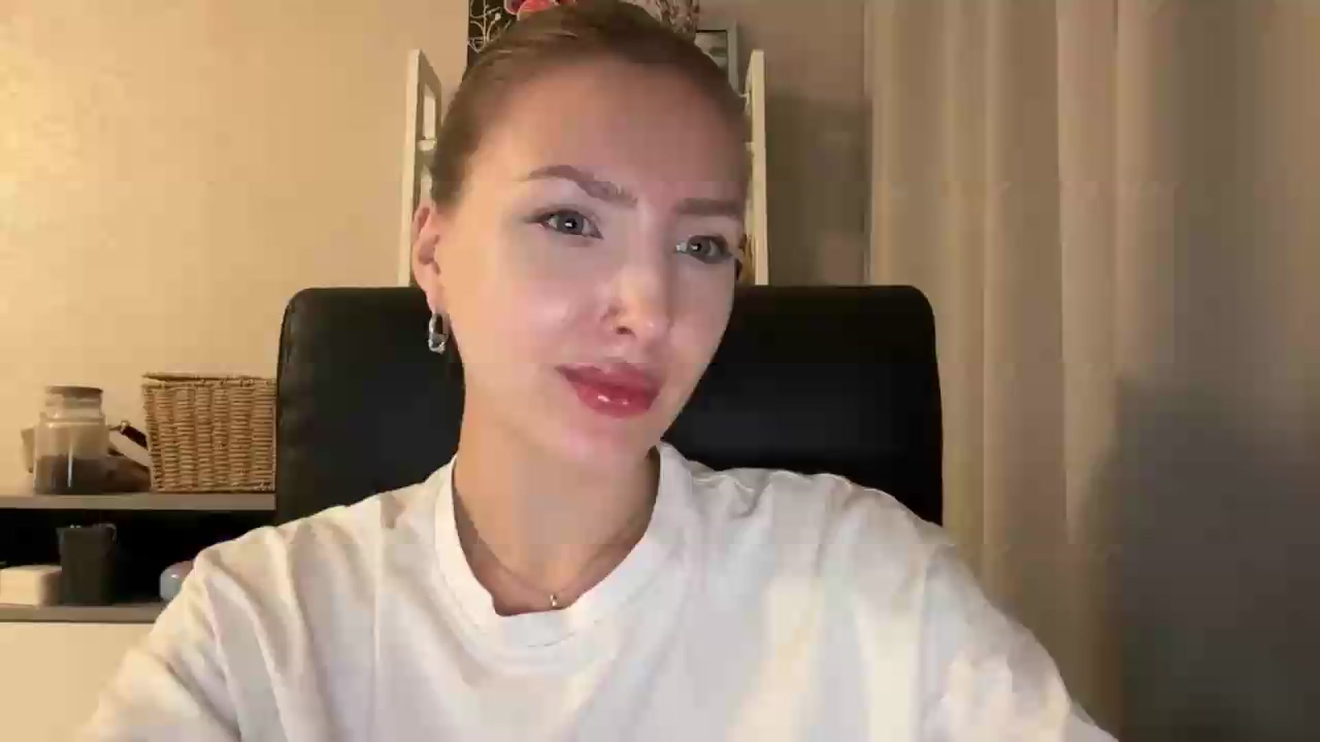 Gallery image thumbnail from Di_Pearl's myfreecams stream on, 07/10/2026, 22:12 image 19 of 20