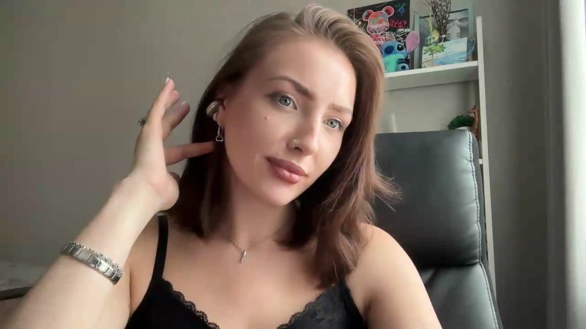 Gallery image thumbnail from Di_Pearl's myfreecams stream on, 07/11/2026, 15:07 image 2 of 20