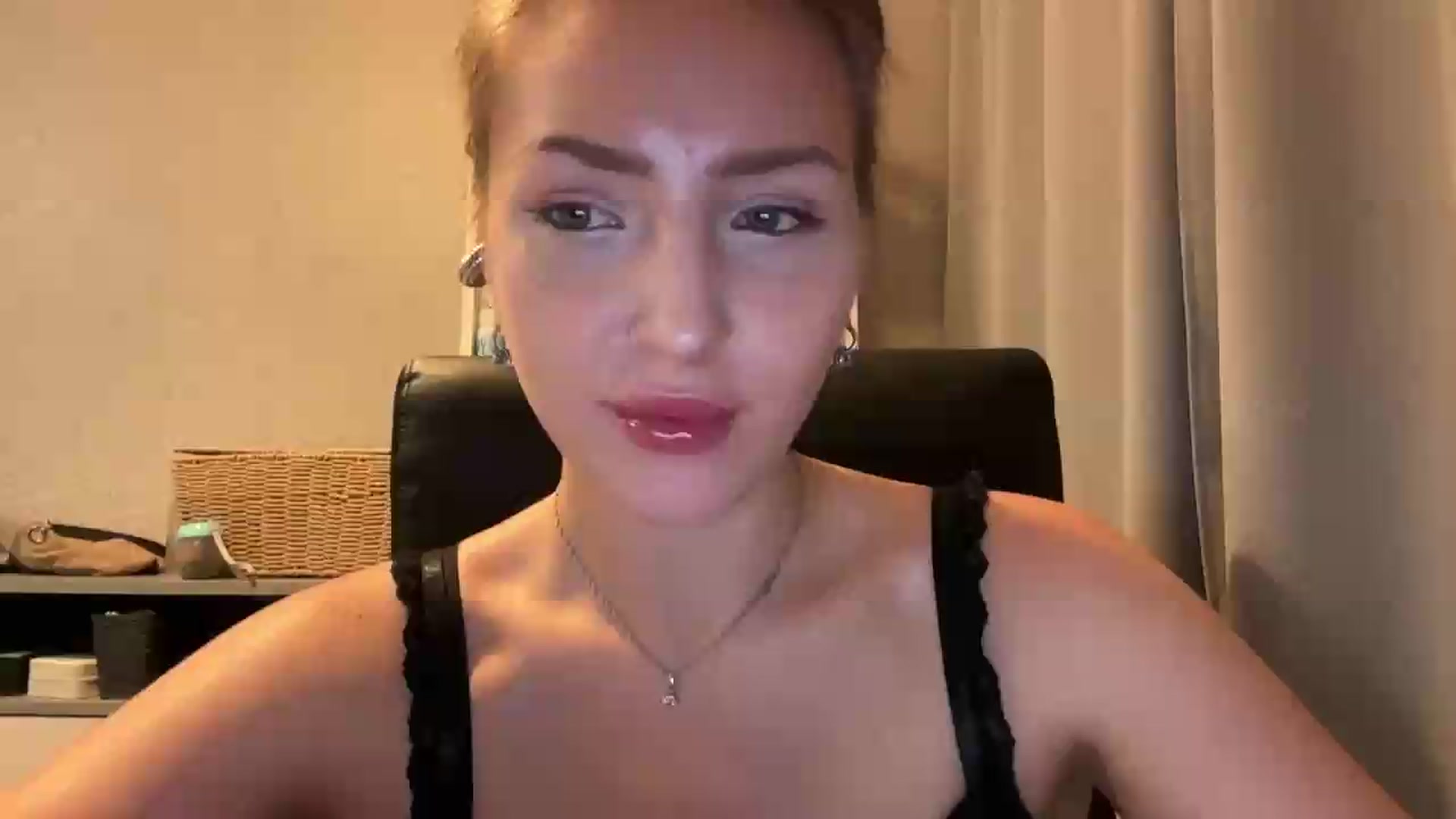 Gallery image thumbnail from Di_Pearl's myfreecams stream on, 07/13/2026, 20:14 image 6 of 20