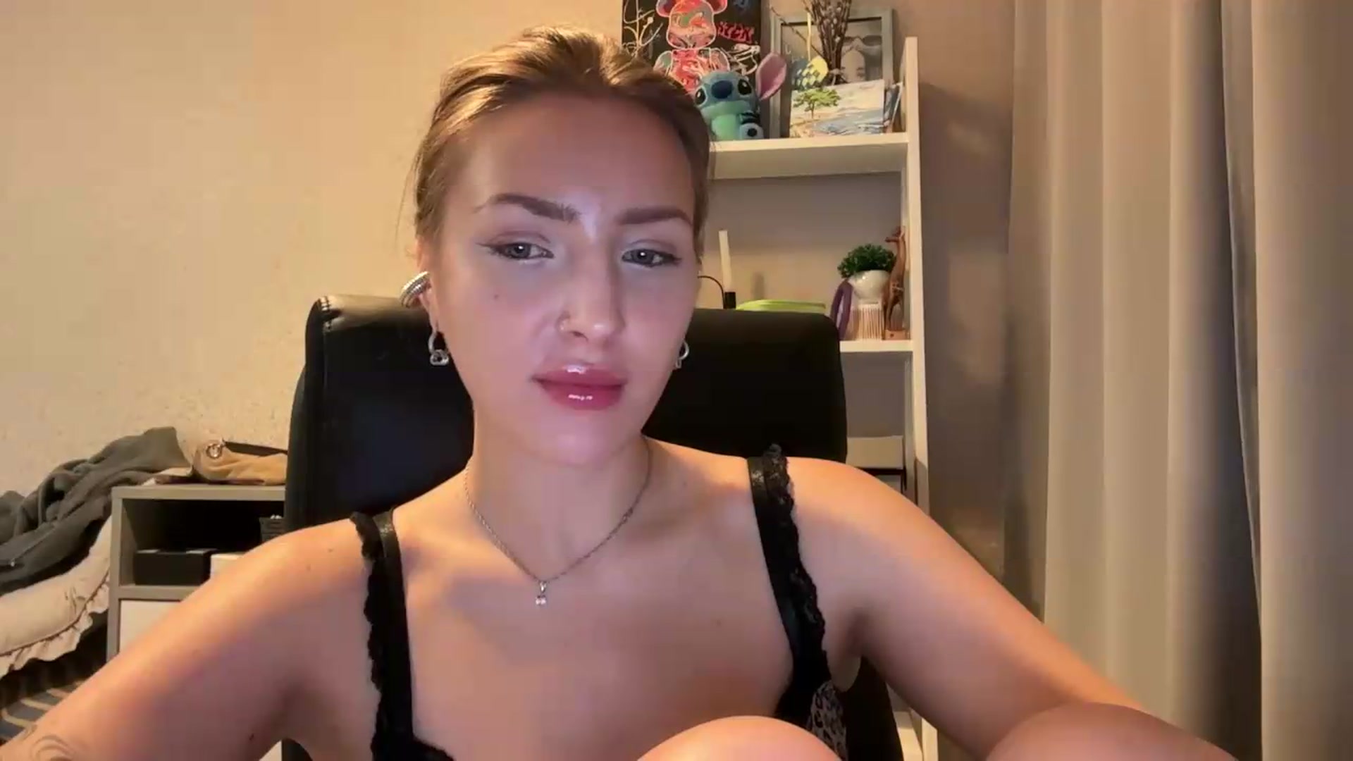 Gallery image thumbnail from Di_Pearl's myfreecams stream on, 07/13/2026, 20:14 image 12 of 20