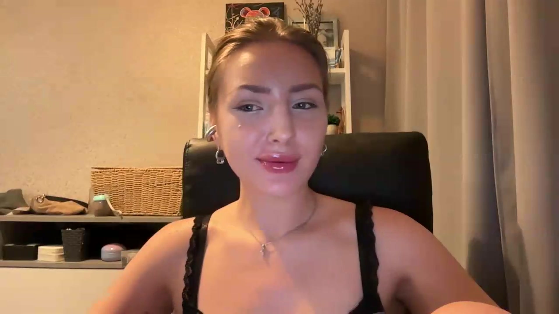 Gallery image thumbnail from Di_Pearl's myfreecams stream on, 07/13/2026, 20:14 image 14 of 20