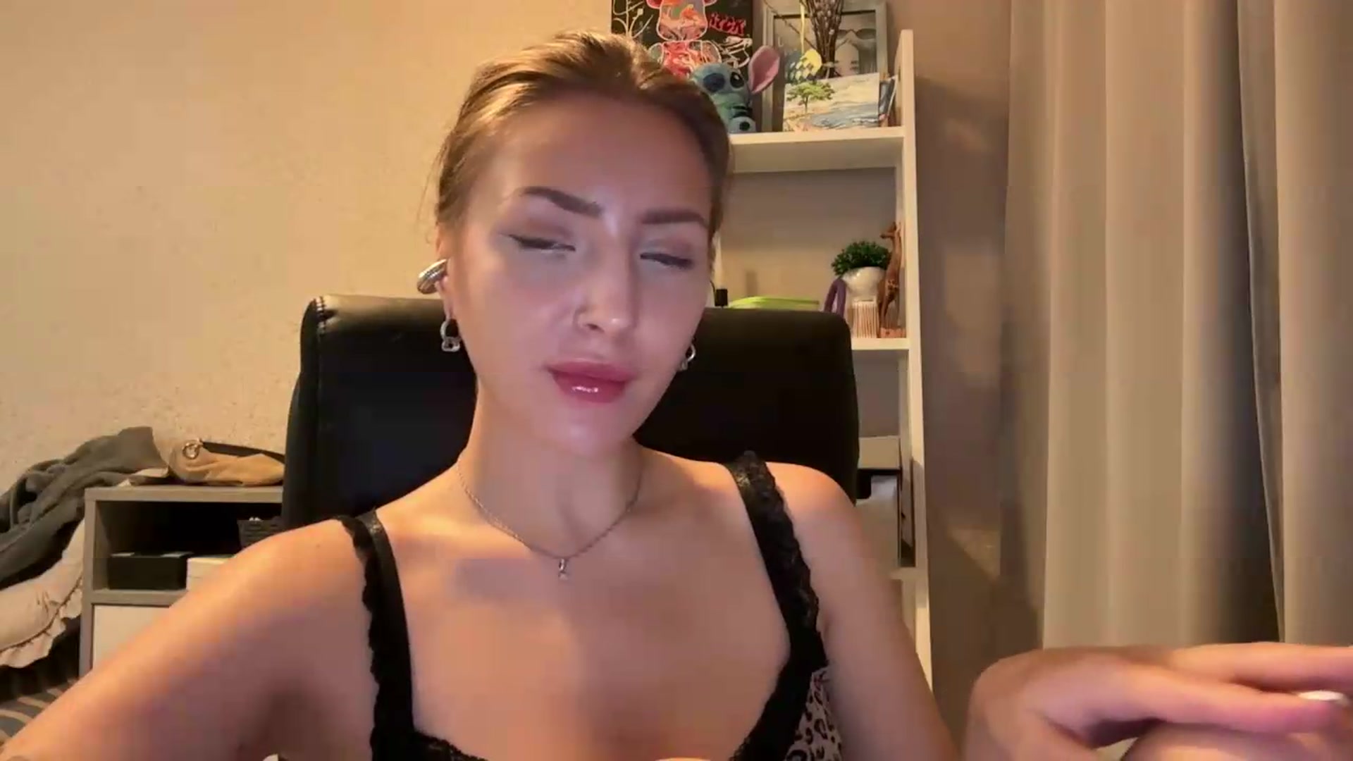 Gallery image thumbnail from Di_Pearl's myfreecams stream on, 07/13/2026, 20:14 image 13 of 20