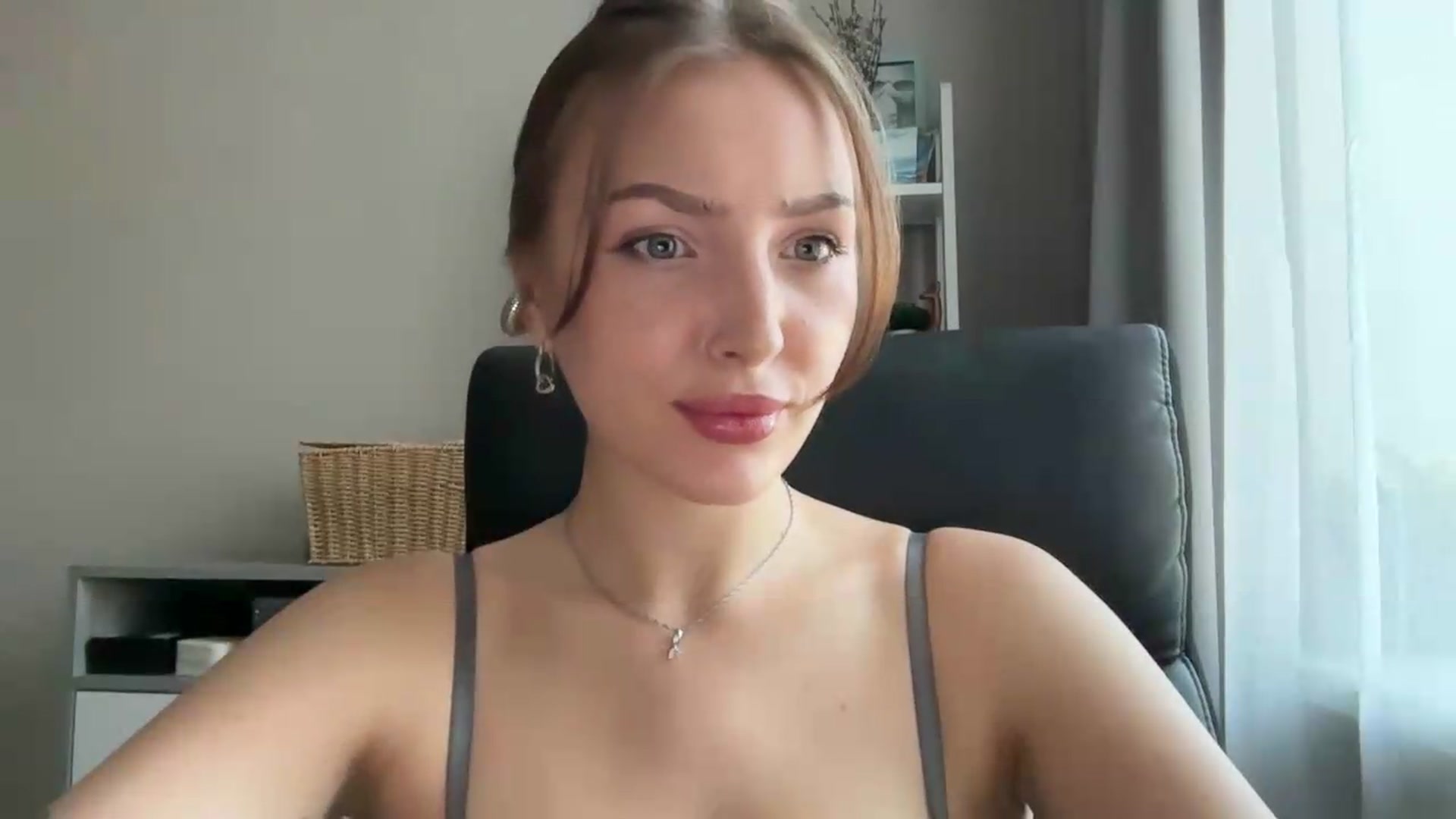 Gallery image thumbnail from Di_Pearl's myfreecams stream on, 07/16/2026, 15:10 image 15 of 20