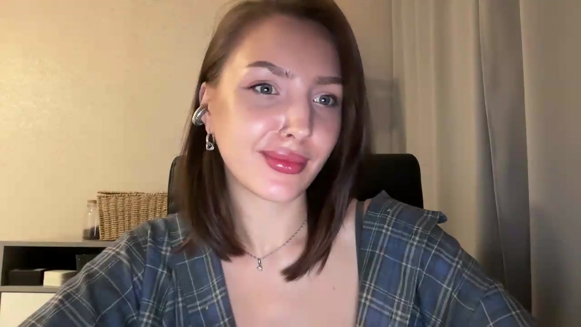 Gallery image thumbnail from Di_Pearl's myfreecams stream on, 07/16/2026, 22:07 image 17 of 20