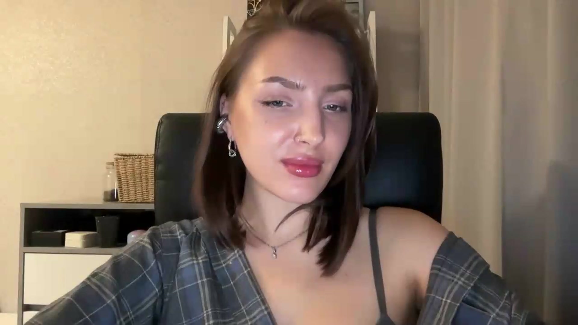 Gallery image thumbnail from Di_Pearl's myfreecams stream on, 07/16/2026, 22:07 image 5 of 20