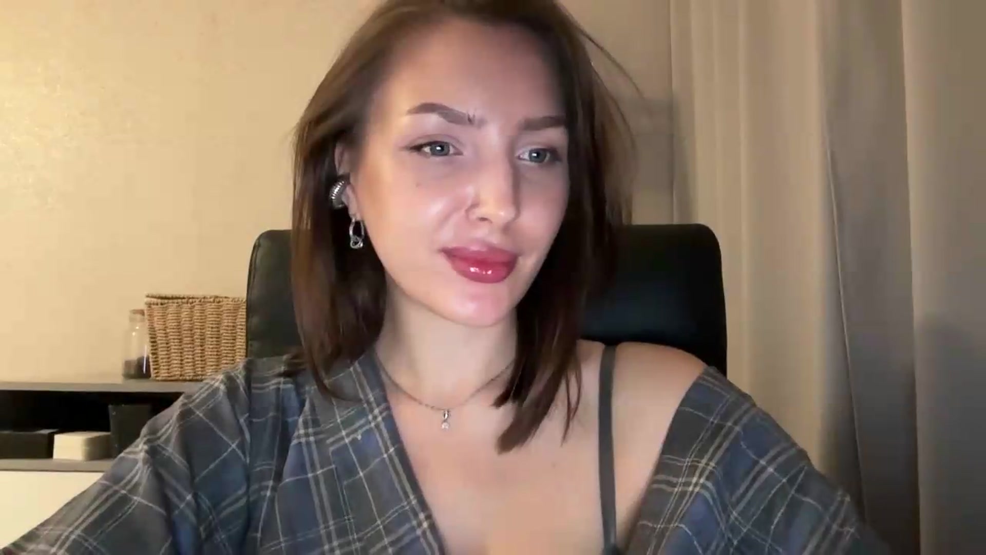 Gallery image thumbnail from Di_Pearl's myfreecams stream on, 07/16/2026, 22:07 image 11 of 20