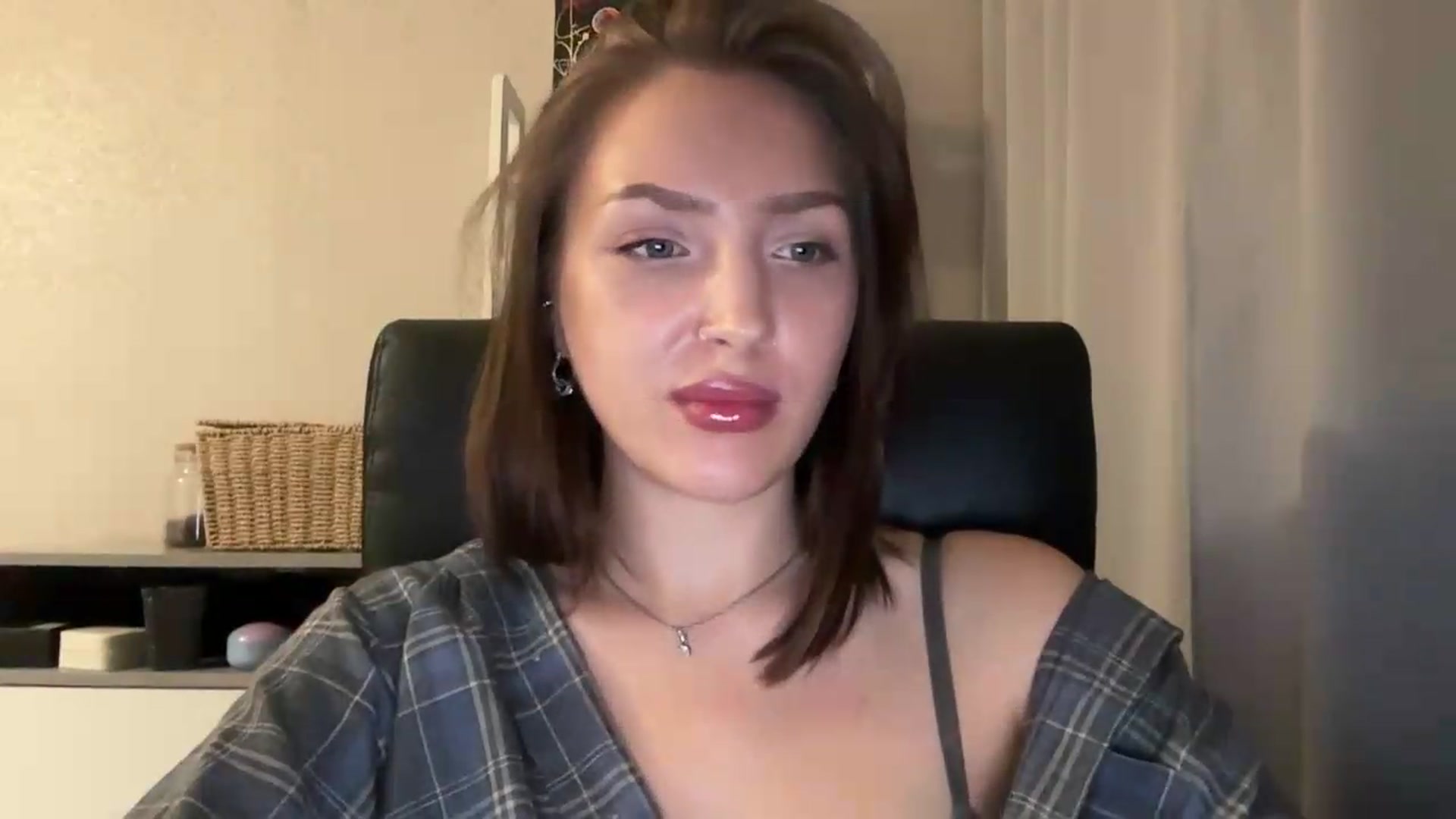 Gallery image thumbnail from Di_Pearl's myfreecams stream on, 07/16/2026, 22:07 image 3 of 20