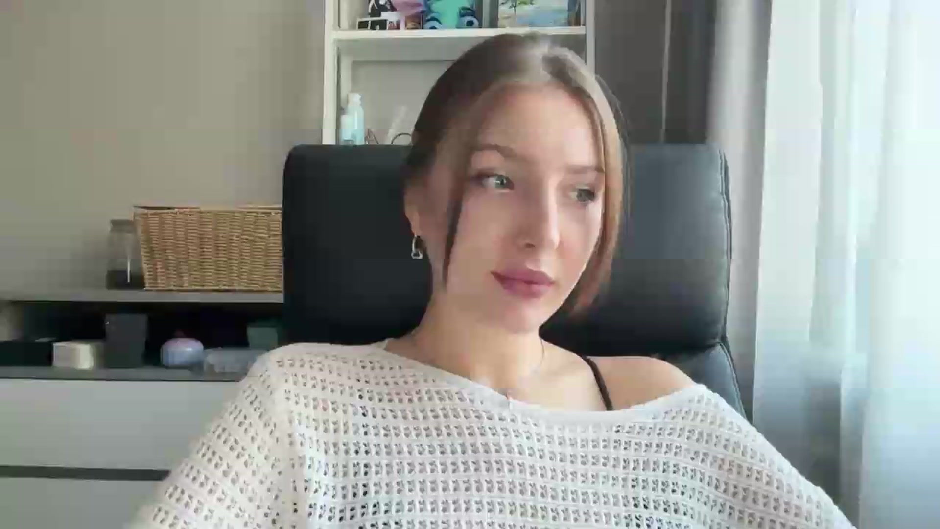Gallery image thumbnail from Di_Pearl's myfreecams stream on, 07/17/2026, 16:13 image 1 of 20