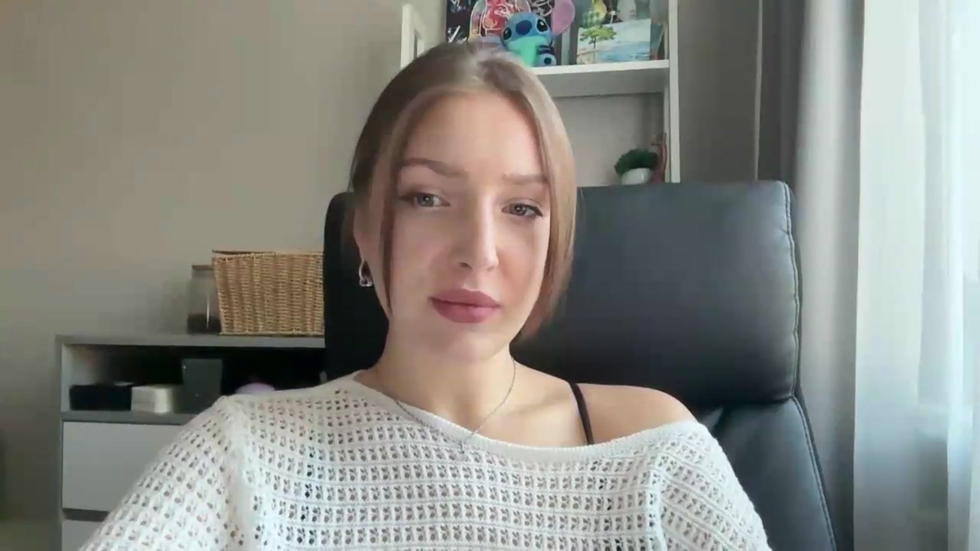 Gallery image thumbnail from Di_Pearl's myfreecams stream on, 07/17/2026, 16:13 image 3 of 20