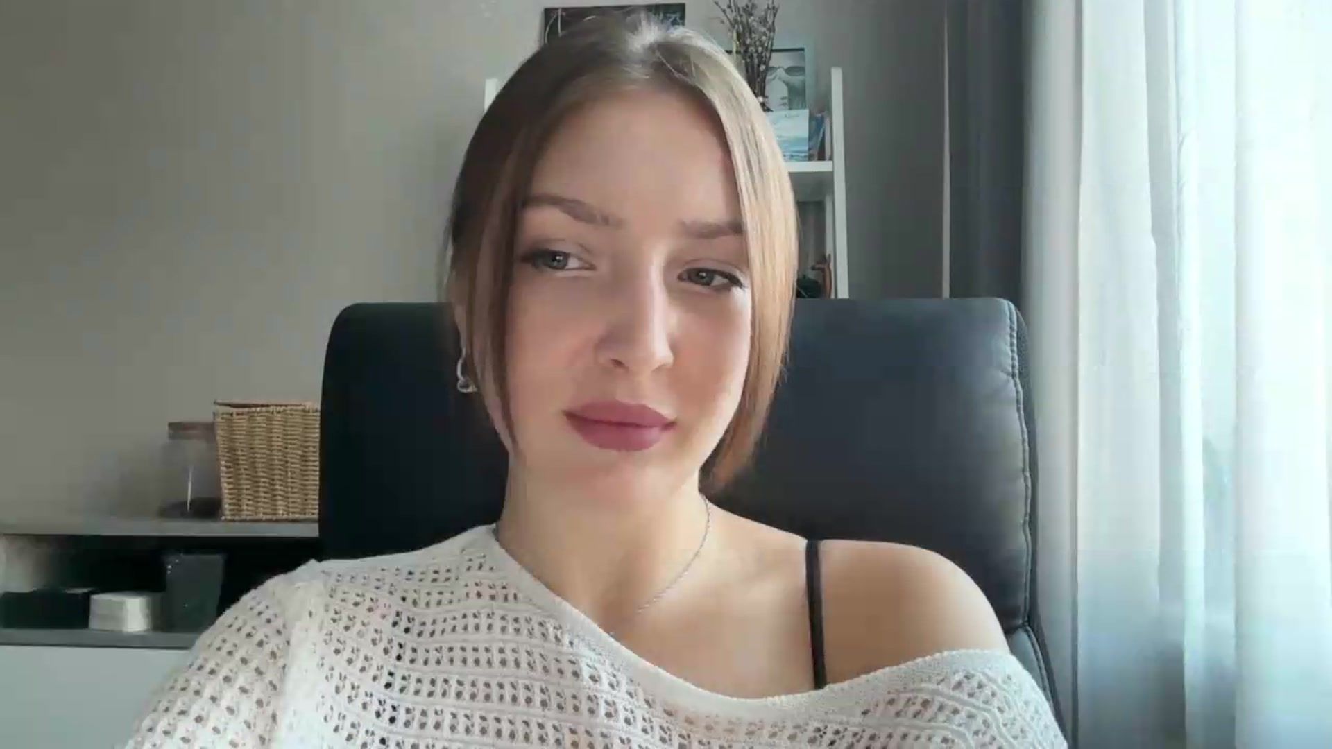 Gallery image thumbnail from Di_Pearl's myfreecams stream on, 07/17/2026, 16:13 image 19 of 20