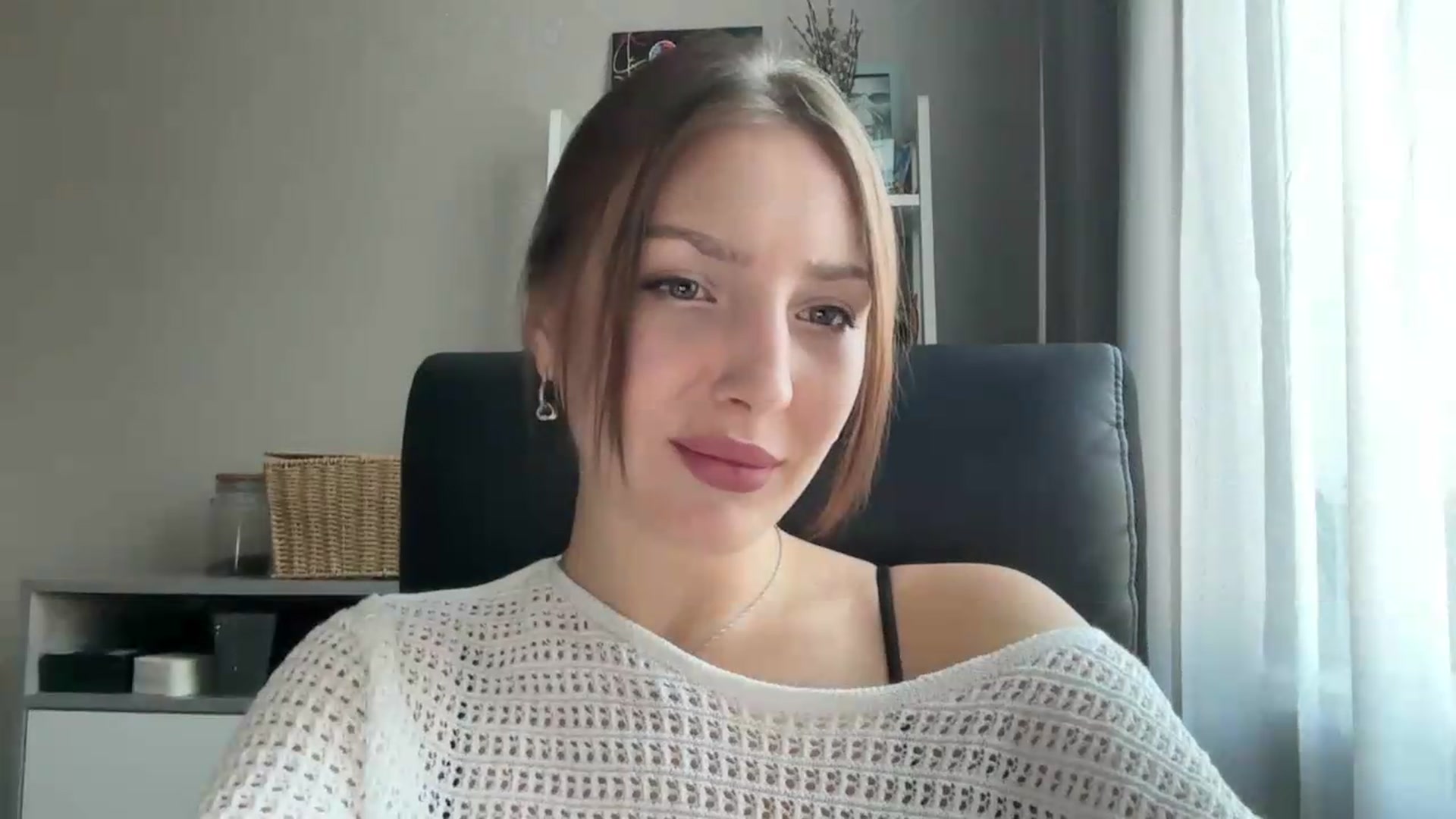 Gallery image thumbnail from Di_Pearl's myfreecams stream on, 07/17/2026, 16:13 image 15 of 20