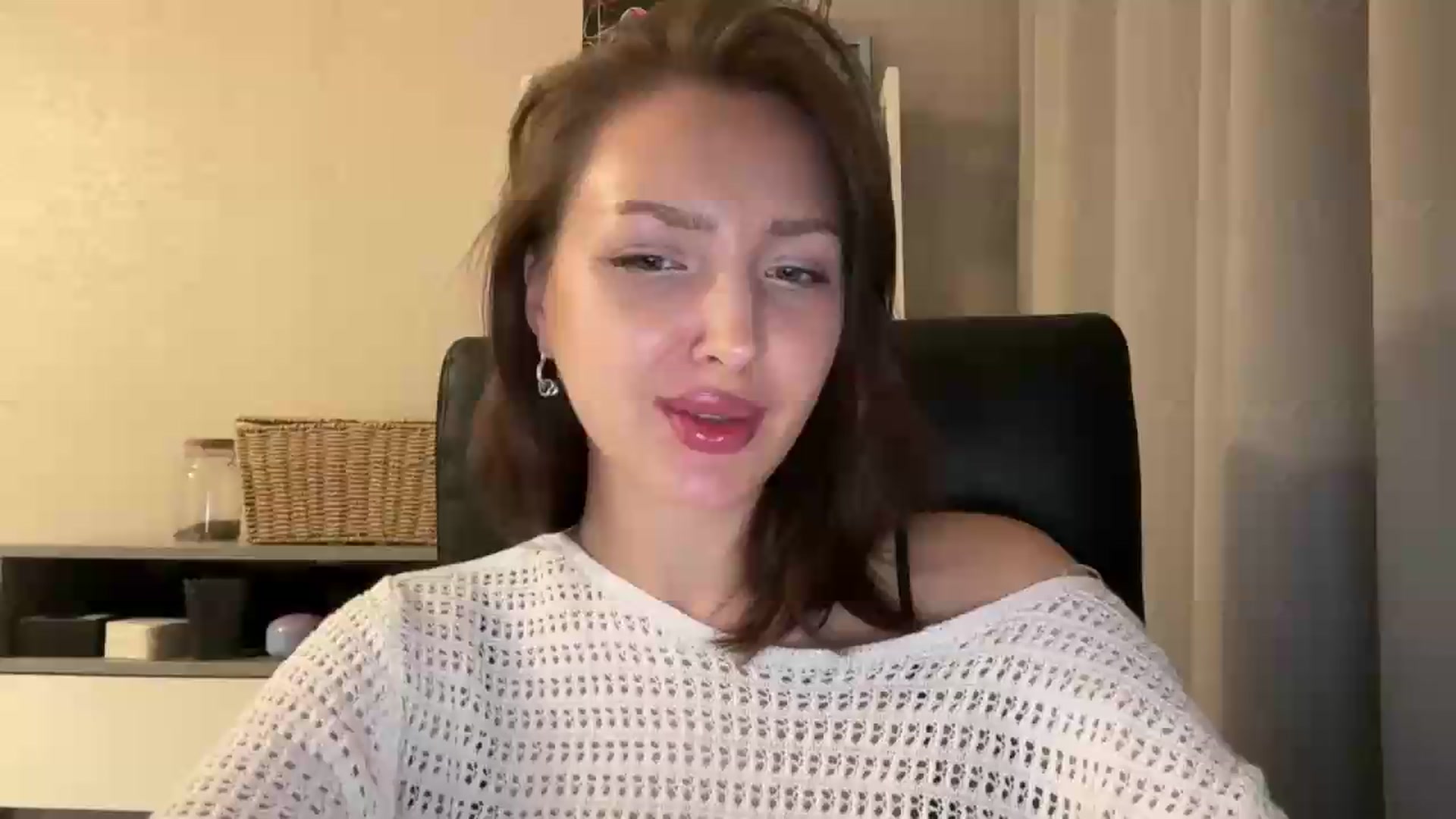 Gallery image thumbnail from Di_Pearl's myfreecams stream on, 07/17/2026, 22:19 image 18 of 20