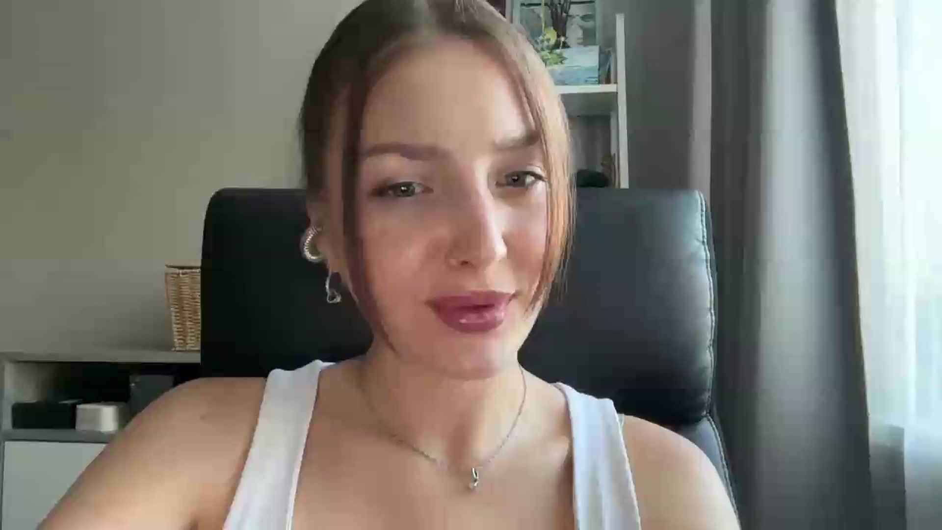 Gallery image thumbnail from Di_Pearl's myfreecams stream on, 07/18/2026, 16:09 image 9 of 20
