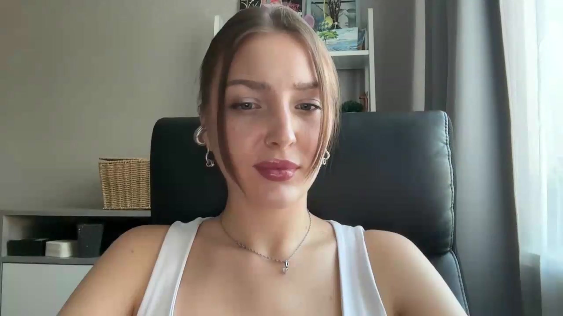 Gallery image thumbnail from Di_Pearl's myfreecams stream on, 07/18/2026, 16:09 image 8 of 20