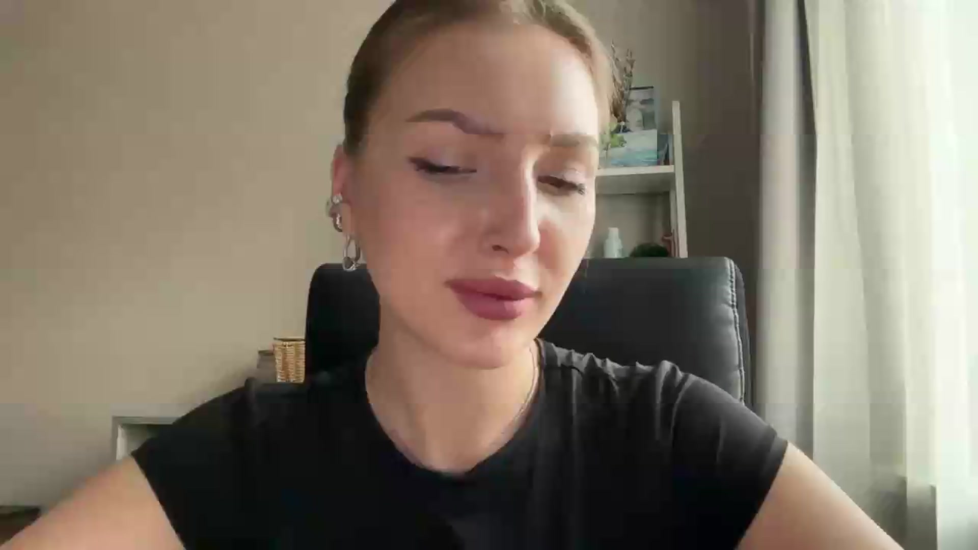Gallery image thumbnail from Di_Pearl's myfreecams stream on, 07/20/2026, 14:52 image 17 of 20