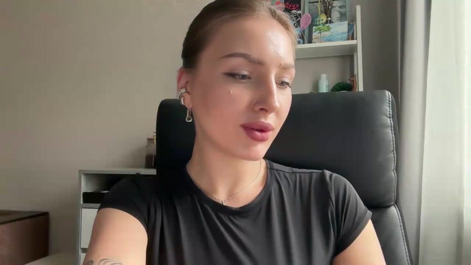 Gallery image thumbnail from Di_Pearl's myfreecams stream on, 07/20/2026, 14:52 image 20 of 20