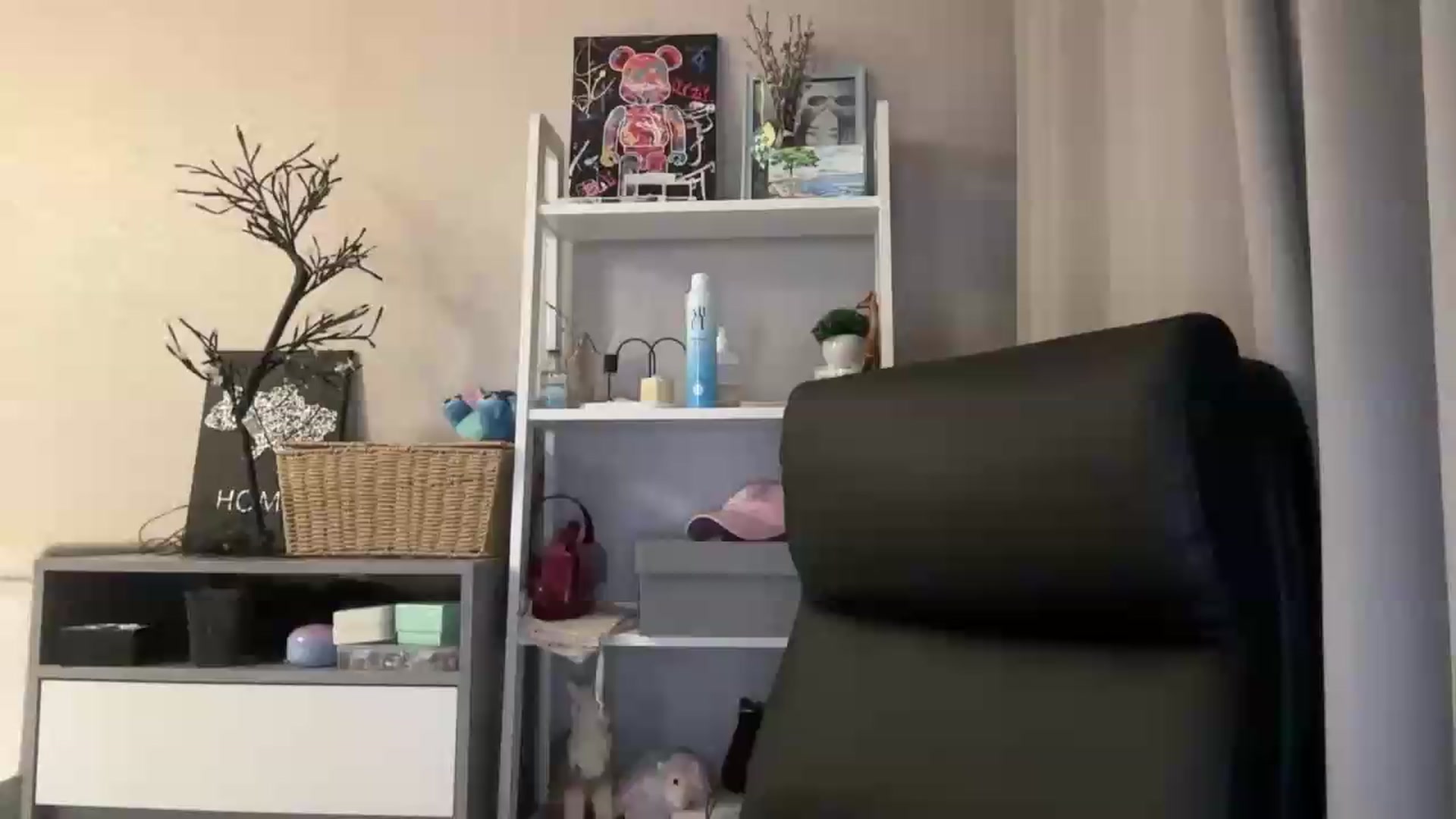 Gallery image thumbnail from Di_Pearl's myfreecams stream on, 07/27/2026, 20:20 image 15 of 20