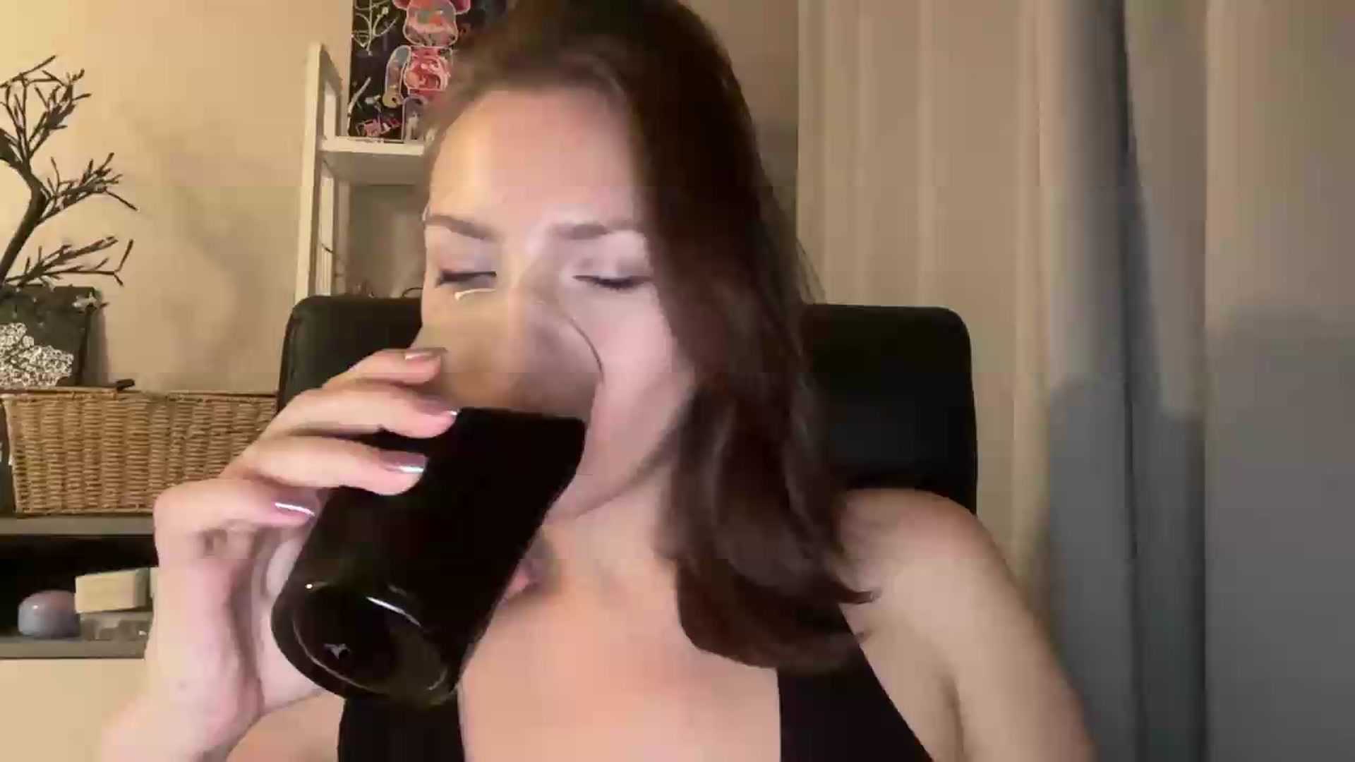 Gallery image thumbnail from Di_Pearl's myfreecams stream on, 07/28/2026, 22:04 image 12 of 20