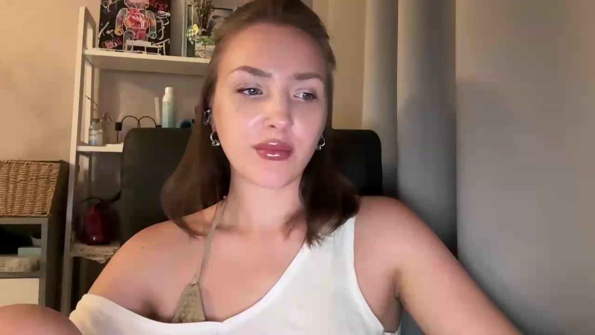 Gallery image thumbnail from Di_Pearl's myfreecams stream on, 08/04/2026, 19:54 image 3 of 20