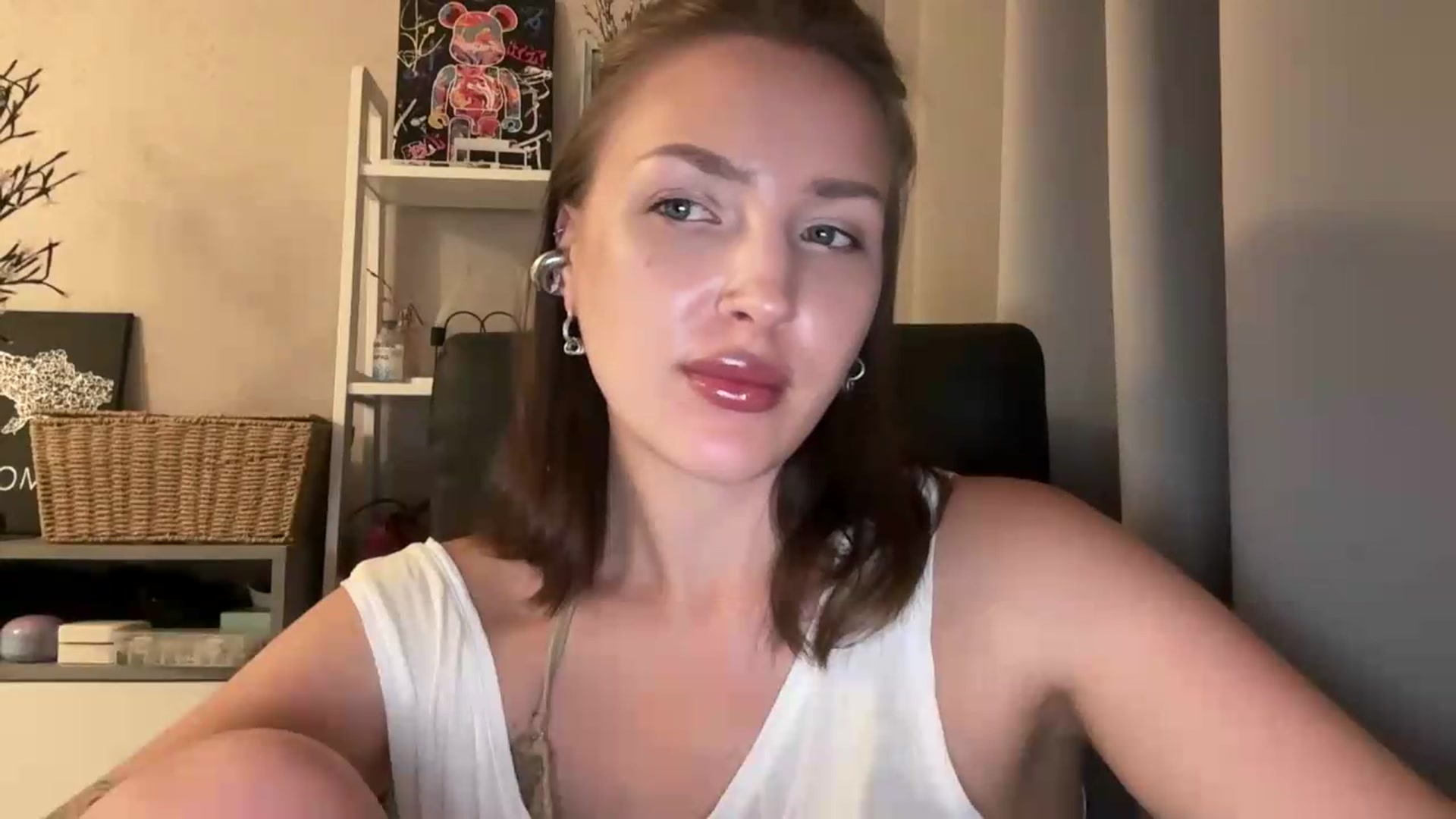 Gallery image thumbnail from Di_Pearl's myfreecams stream on, 08/04/2026, 19:54 image 6 of 20