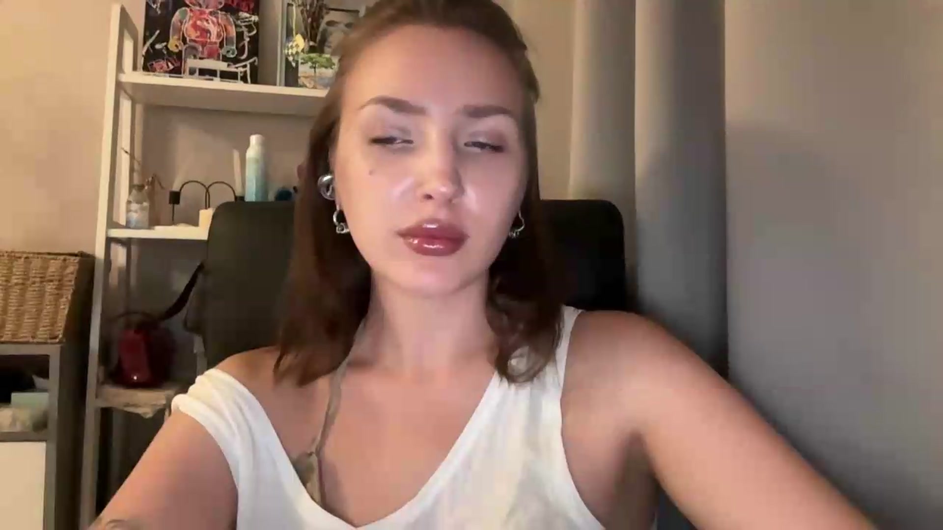 Gallery image thumbnail from Di_Pearl's myfreecams stream on, 08/04/2026, 19:54 image 2 of 20