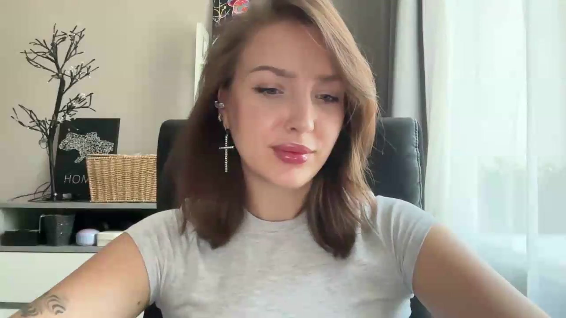 Gallery image thumbnail from Di_Pearl's myfreecams stream on, 08/07/2026, 13:13 image 7 of 20