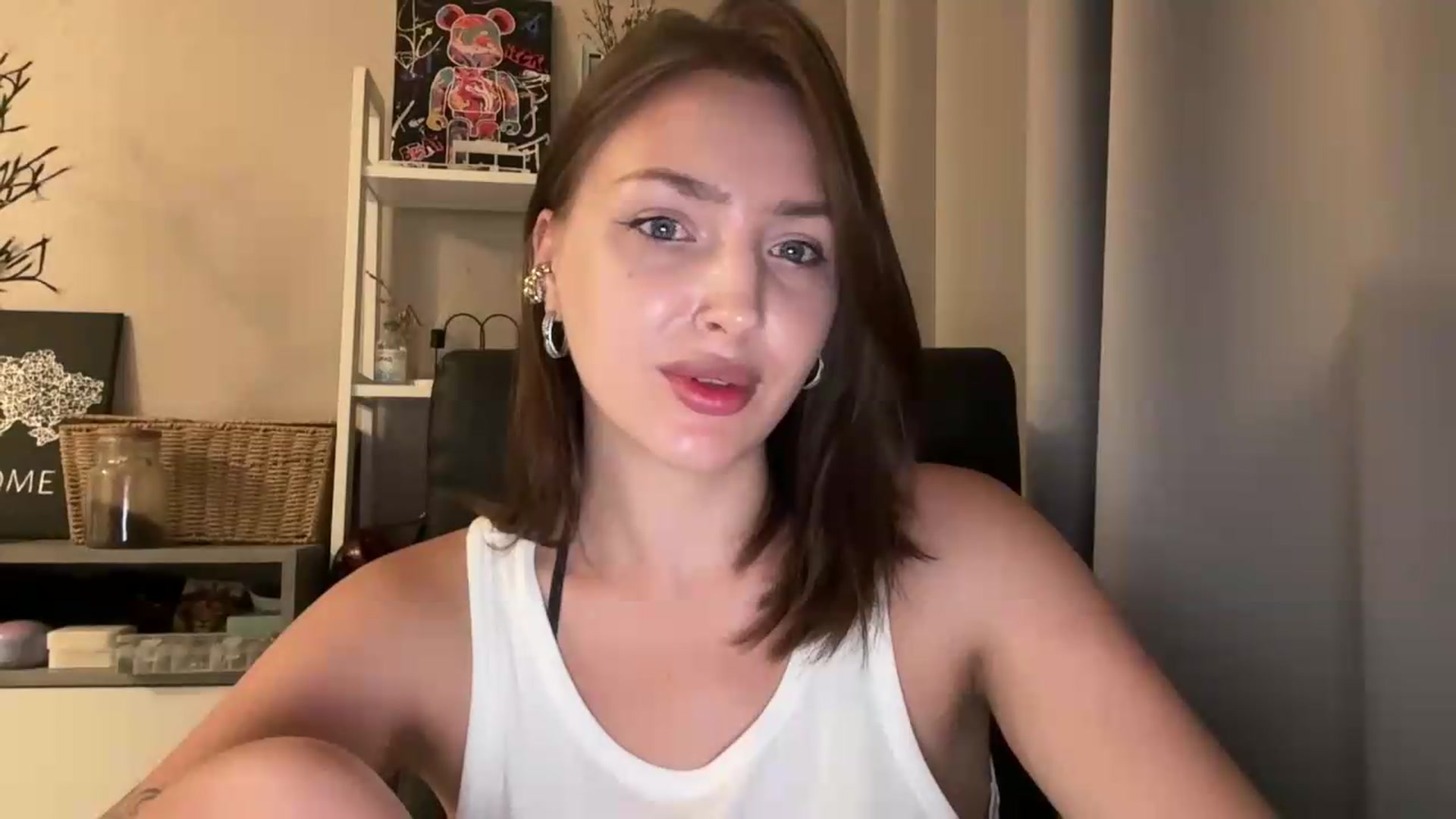 Gallery image thumbnail from Di_Pearl's myfreecams stream on, 08/08/2026, 20:06 image 12 of 20