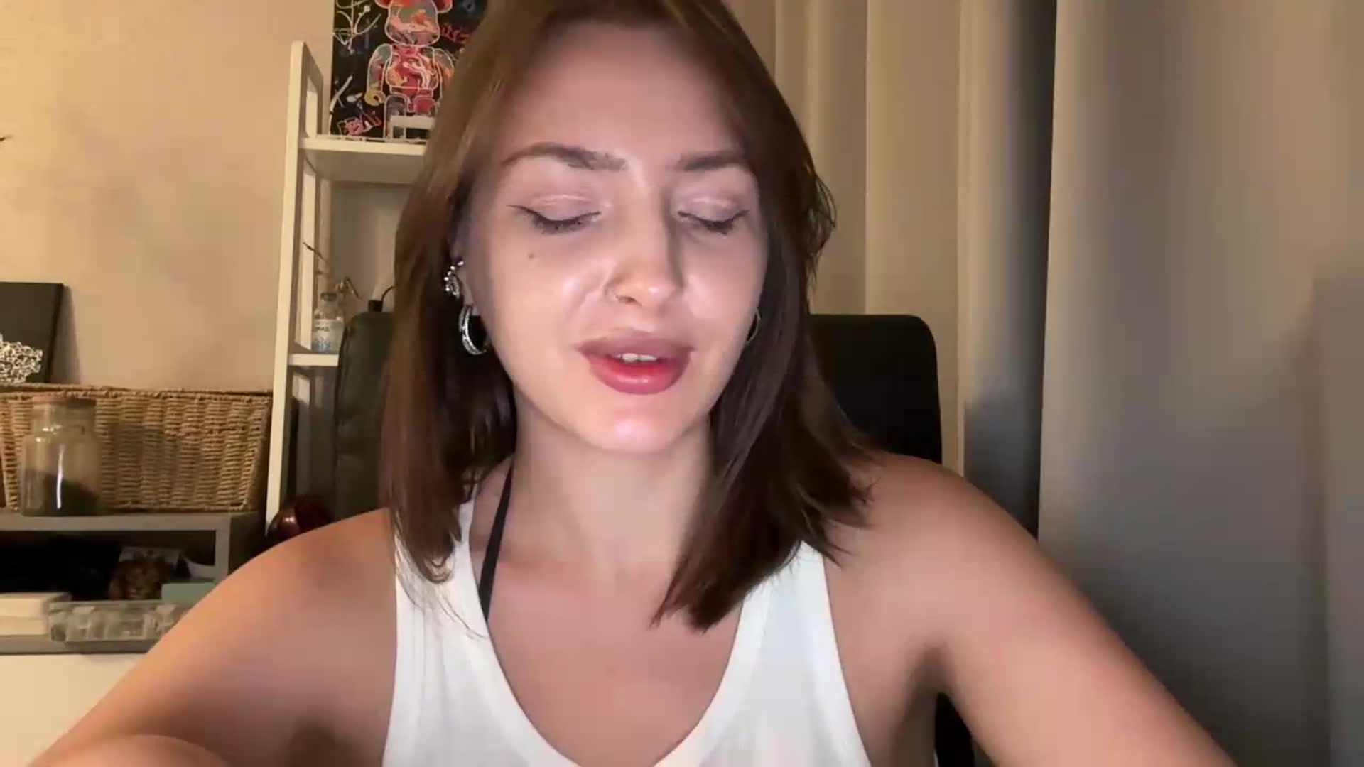 Gallery image thumbnail from Di_Pearl's myfreecams stream on, 08/08/2026, 20:06 image 14 of 20
