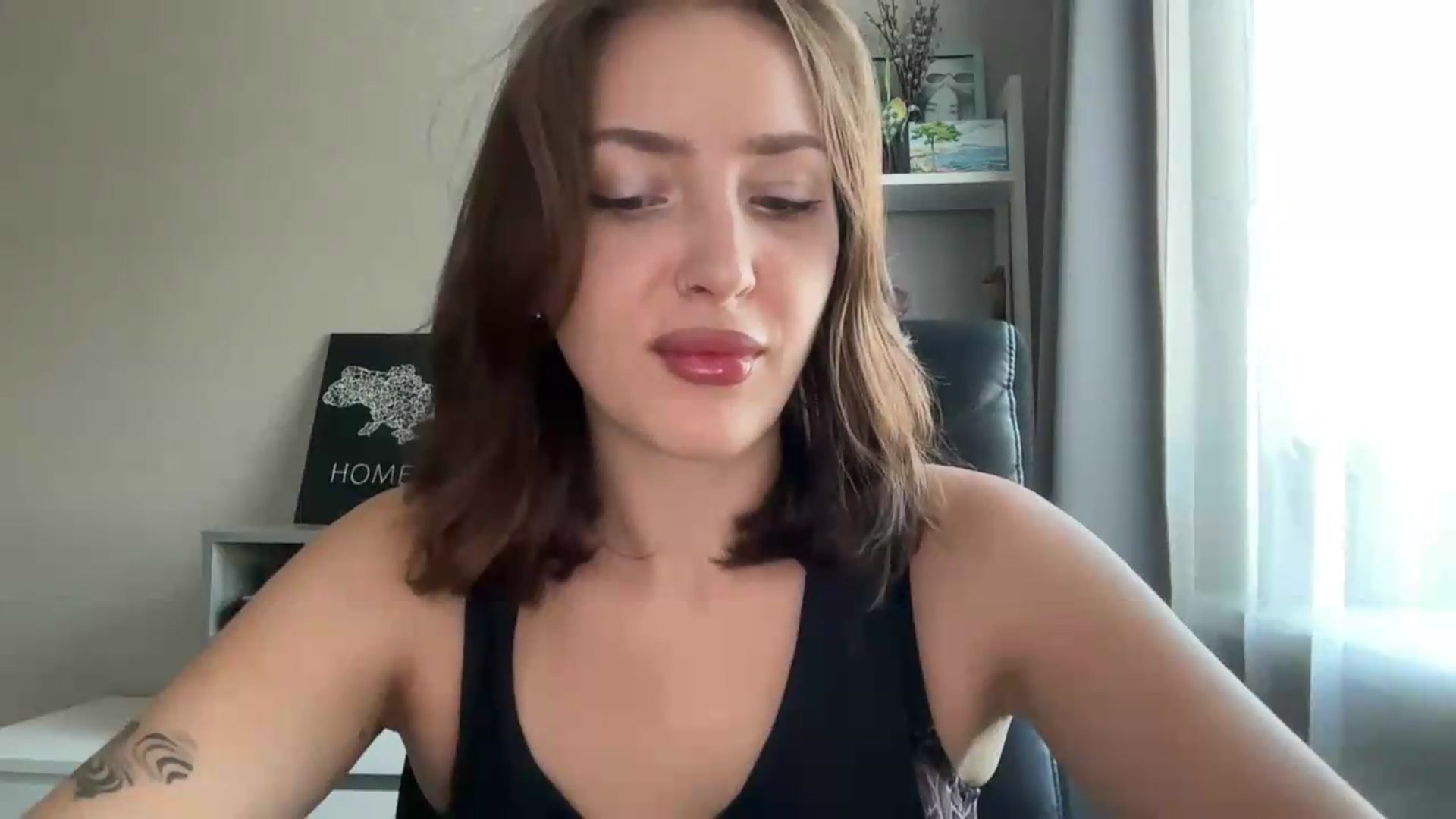 Gallery image thumbnail from Di_Pearl's myfreecams stream on, 08/09/2026, 15:08 image 6 of 20