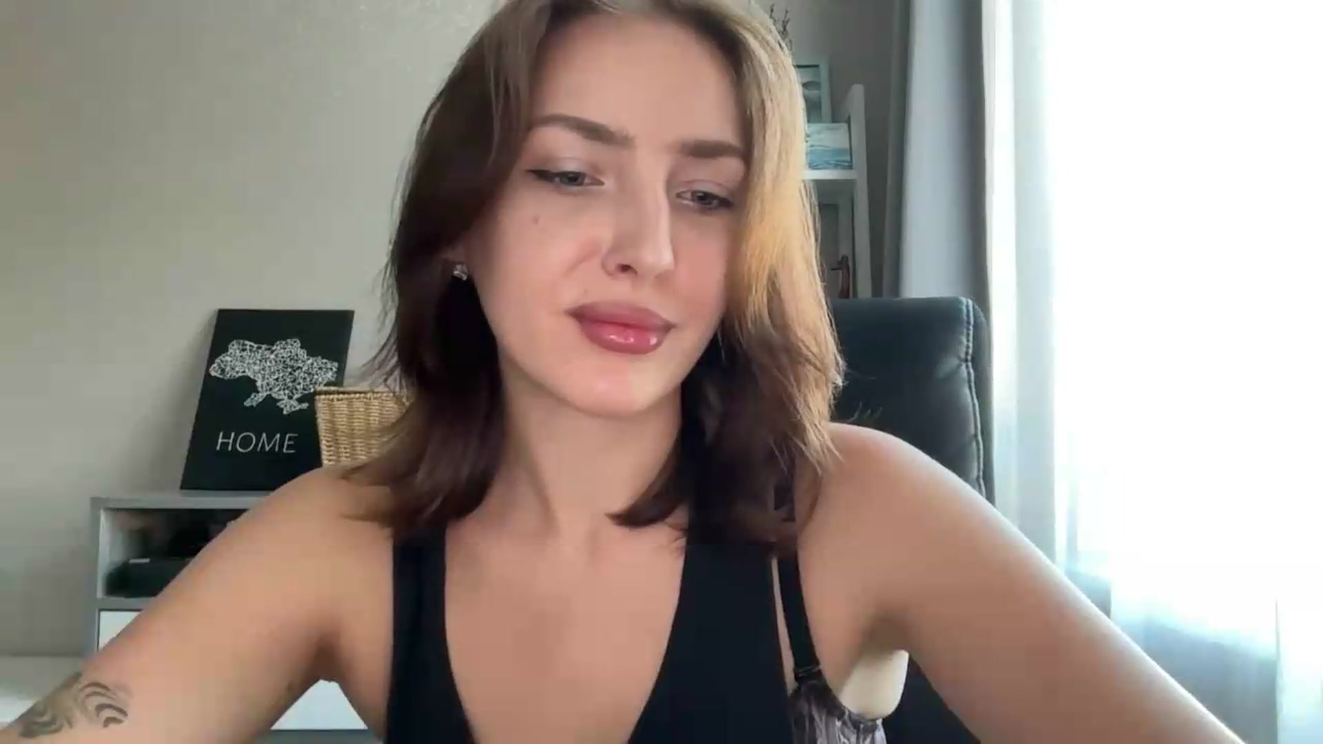 Gallery image thumbnail from Di_Pearl's myfreecams stream on, 08/09/2026, 15:08 image 15 of 20