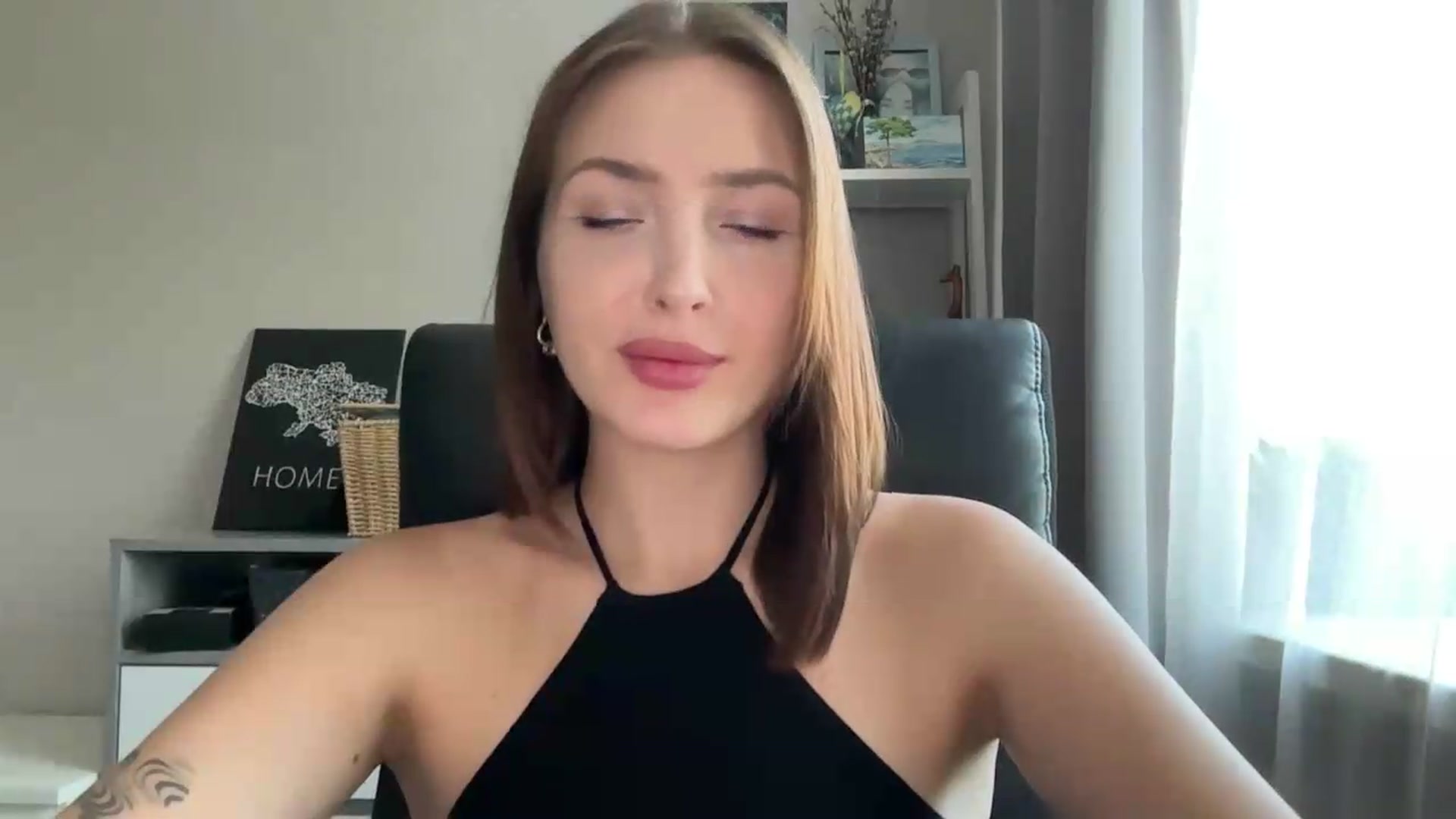 Gallery image thumbnail from Di_Pearl's myfreecams stream on, 08/12/2026, 13:23 image 16 of 20