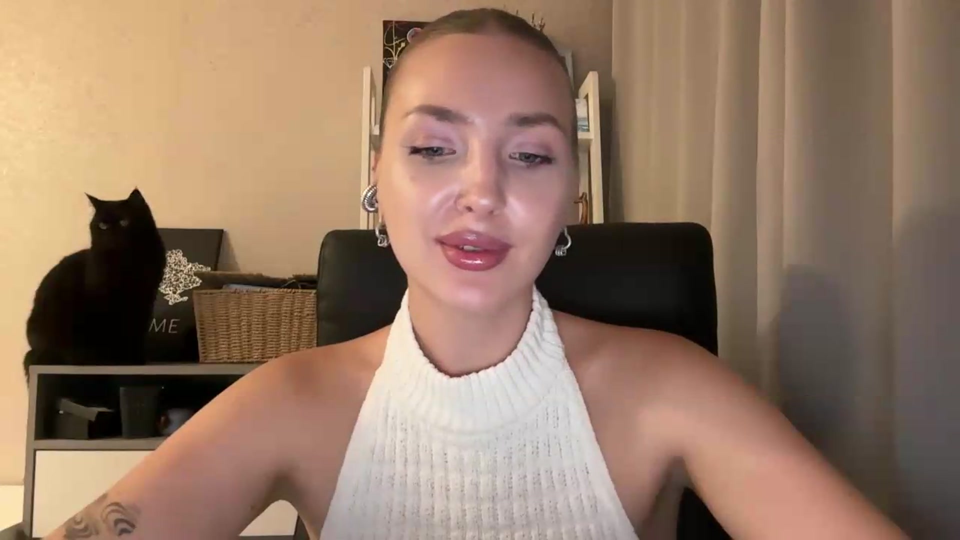 Gallery image thumbnail from Di_Pearl's myfreecams stream on, 08/14/2026, 19:38 image 9 of 20