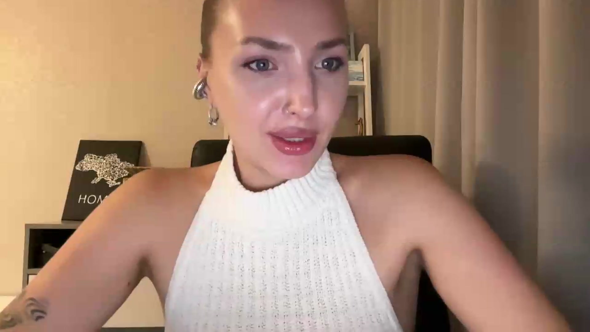 Gallery image thumbnail from Di_Pearl's myfreecams stream on, 08/14/2026, 19:38 image 5 of 20