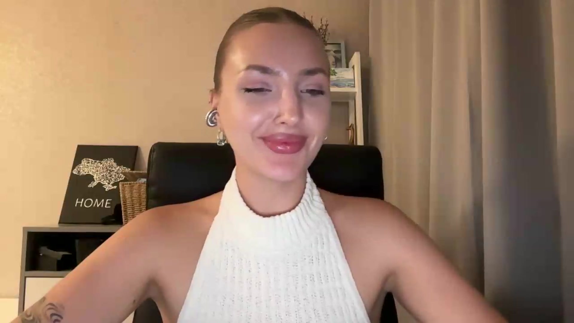 Gallery image thumbnail from Di_Pearl's myfreecams stream on, 08/14/2026, 19:38 image 20 of 20