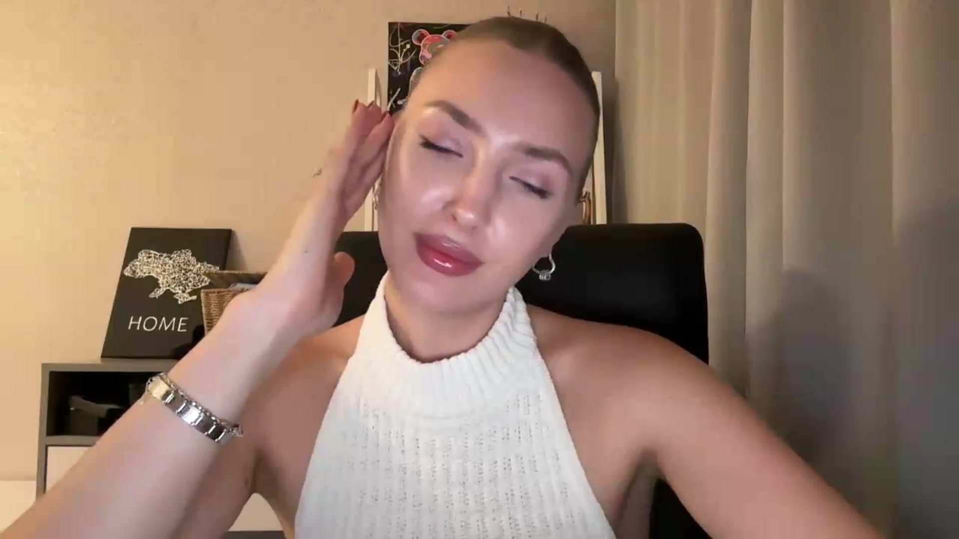 Gallery image thumbnail from Di_Pearl's myfreecams stream on, 08/14/2026, 19:38 image 2 of 20