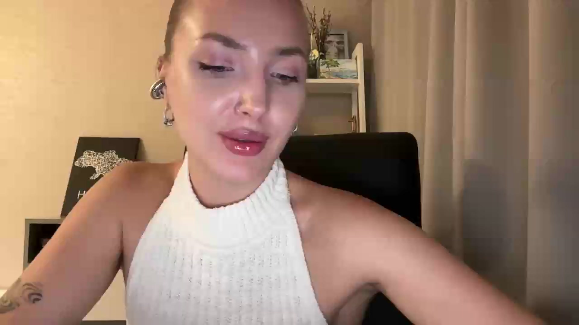 Gallery image thumbnail from Di_Pearl's myfreecams stream on, 08/14/2026, 19:38 image 1 of 20