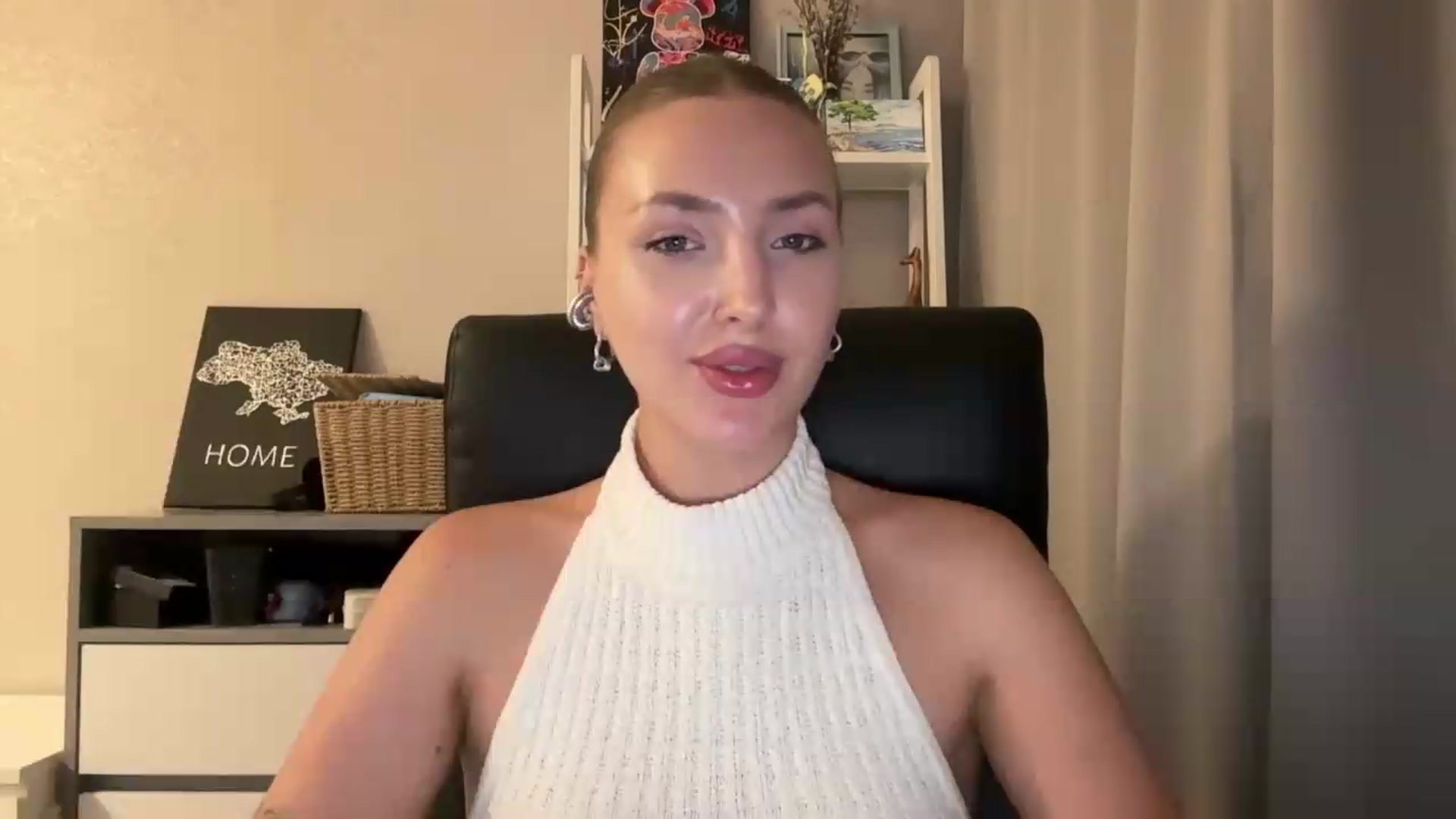 Gallery image thumbnail from Di_Pearl's myfreecams stream on, 08/14/2026, 20:01 image 20 of 20