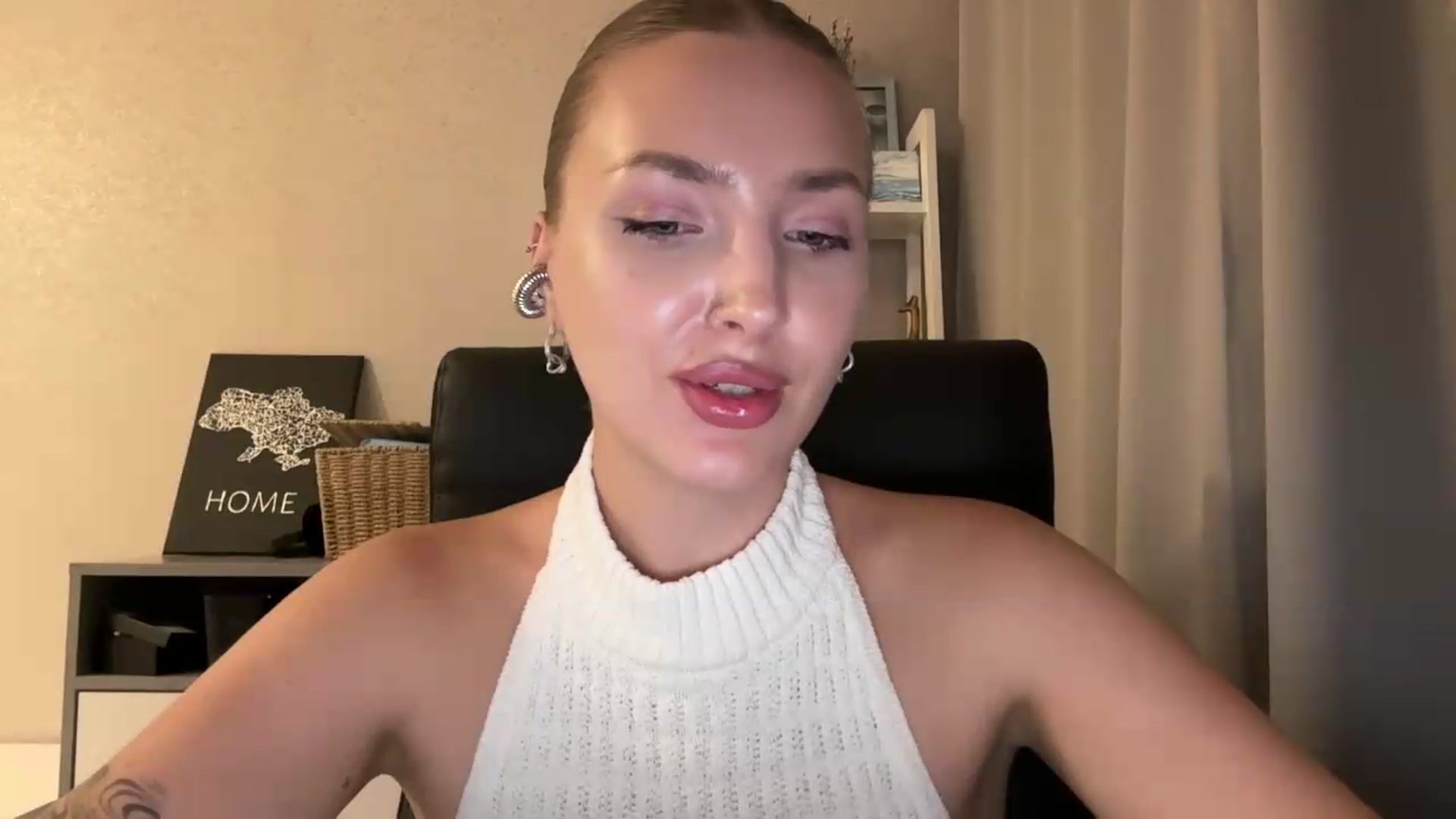 Gallery image thumbnail from Di_Pearl's myfreecams stream on, 08/14/2026, 20:01 image 14 of 20