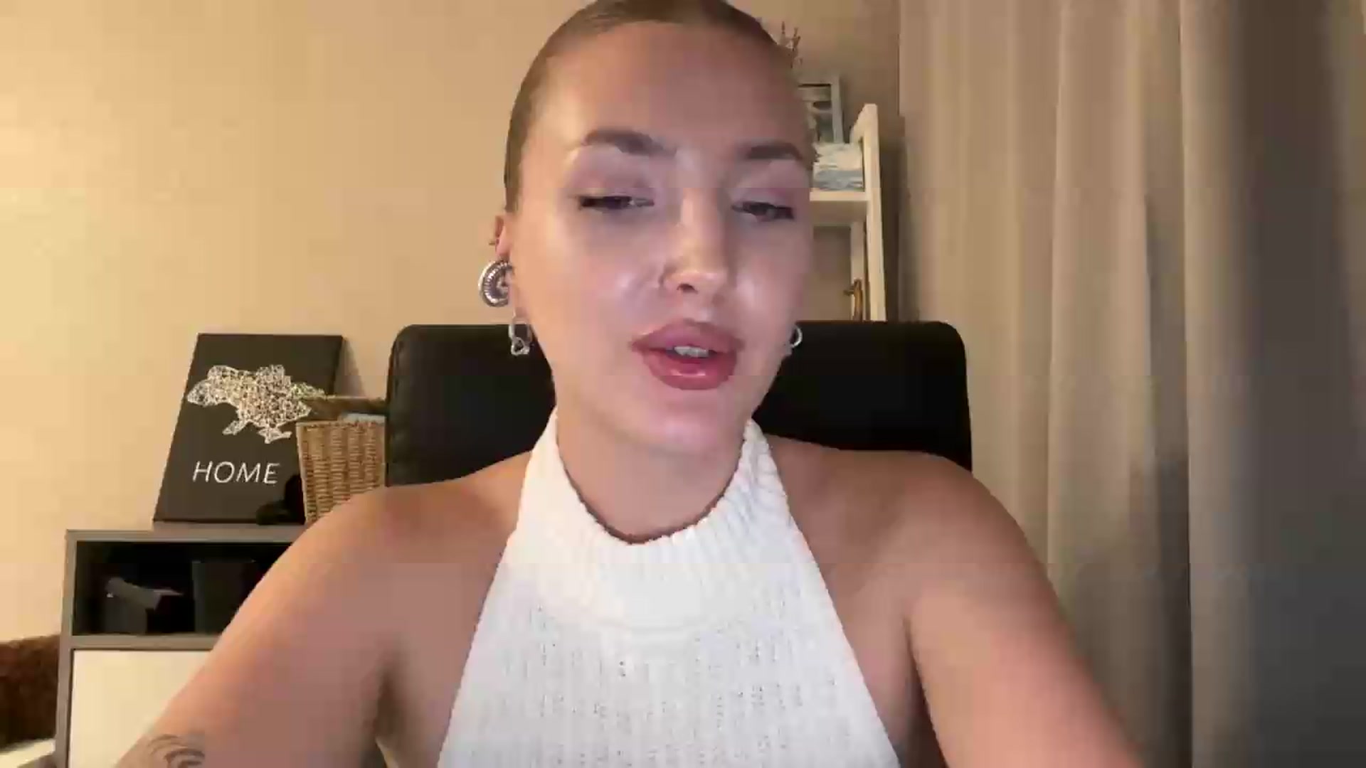 Gallery image thumbnail from Di_Pearl's myfreecams stream on, 08/14/2026, 20:01 image 9 of 20