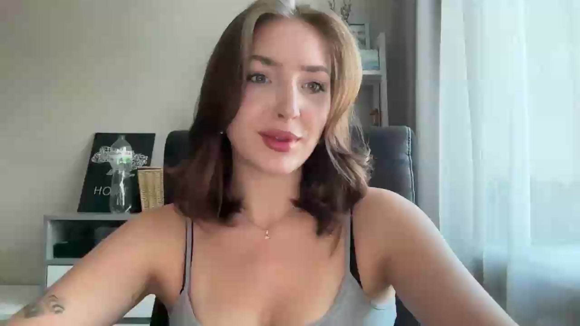 Gallery image thumbnail from Di_Pearl's myfreecams stream on, 08/15/2026, 14:54 image 4 of 20