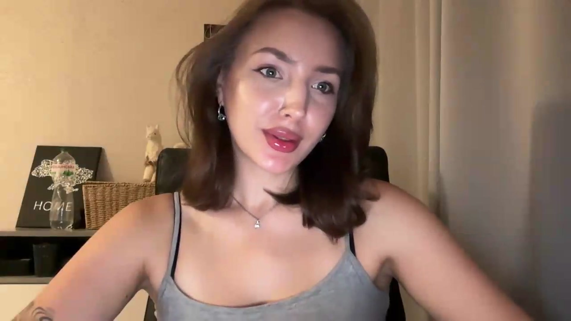 Gallery image thumbnail from Di_Pearl's myfreecams stream on, 08/15/2026, 20:28 image 5 of 20