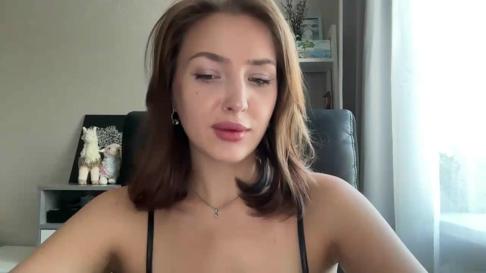 Gallery image thumbnail from Di_Pearl's myfreecams stream on, 08/16/2026, 14:47 image 6 of 20