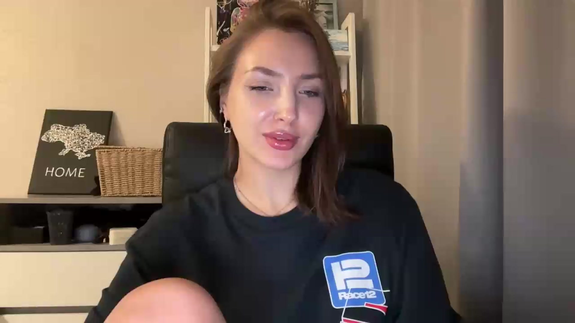 Gallery image thumbnail from Di_Pearl's myfreecams stream on, 08/16/2026, 22:12 image 7 of 20