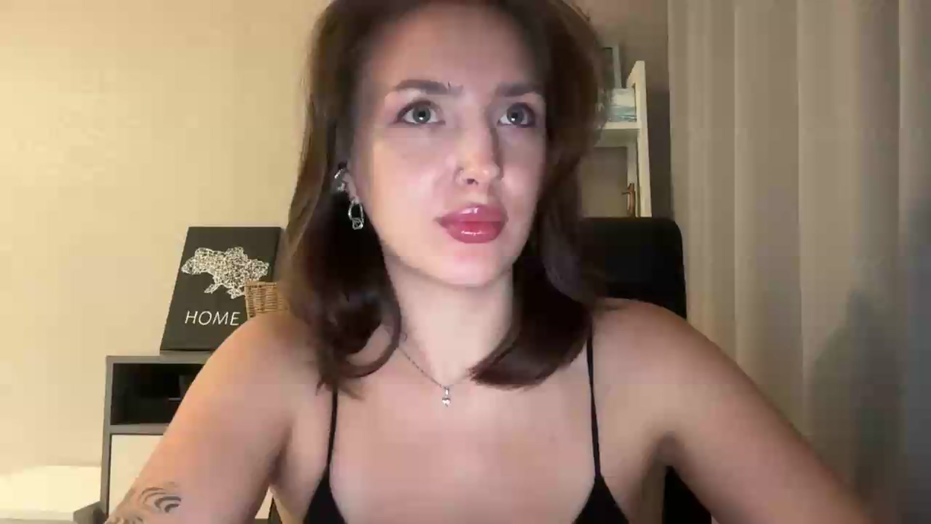 Gallery image thumbnail from Di_Pearl's myfreecams stream on, 08/17/2026, 21:26 image 2 of 20