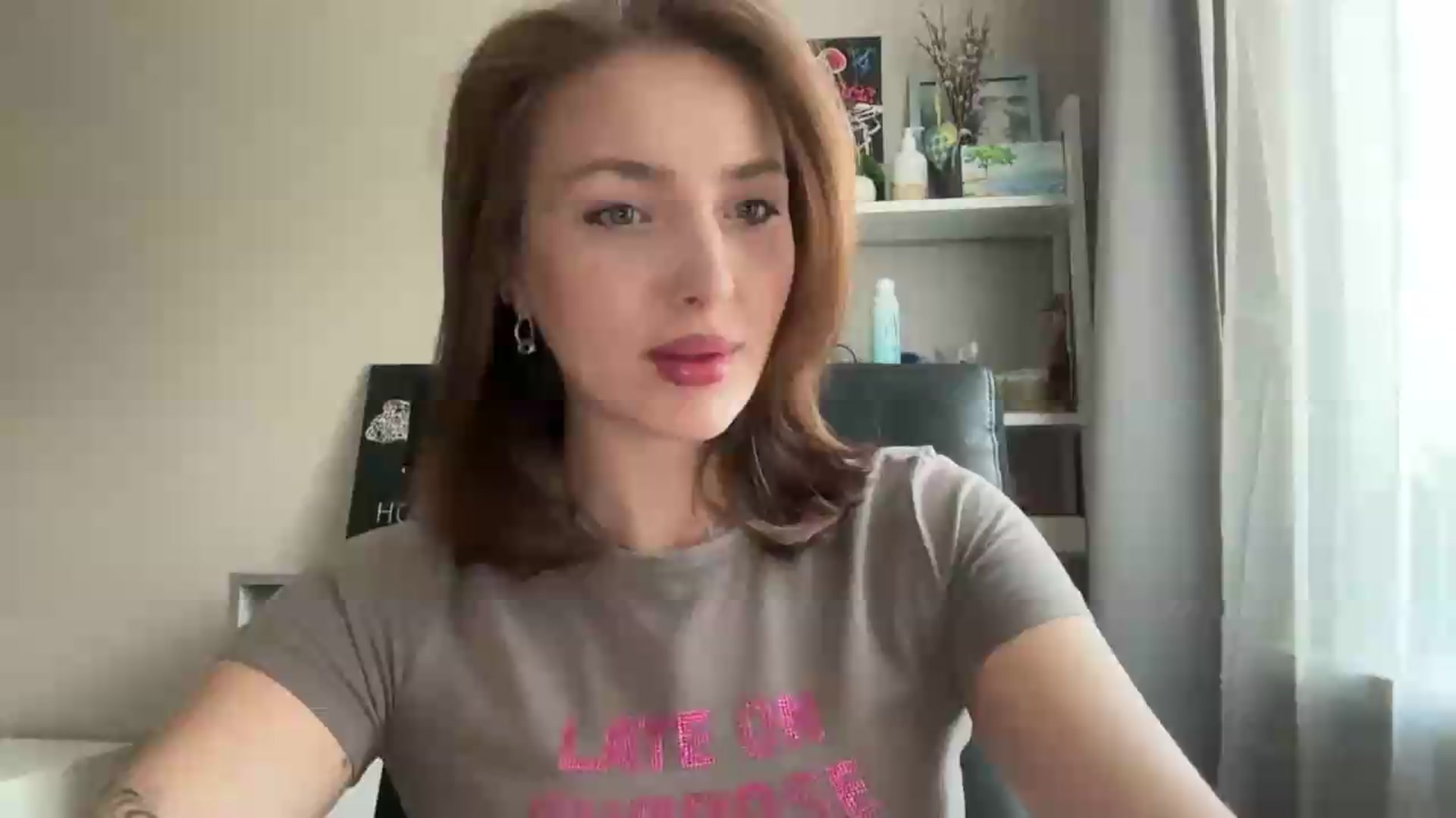 Gallery image thumbnail from Di_Pearl's myfreecams stream on, 08/19/2026, 14:20 image 1 of 20