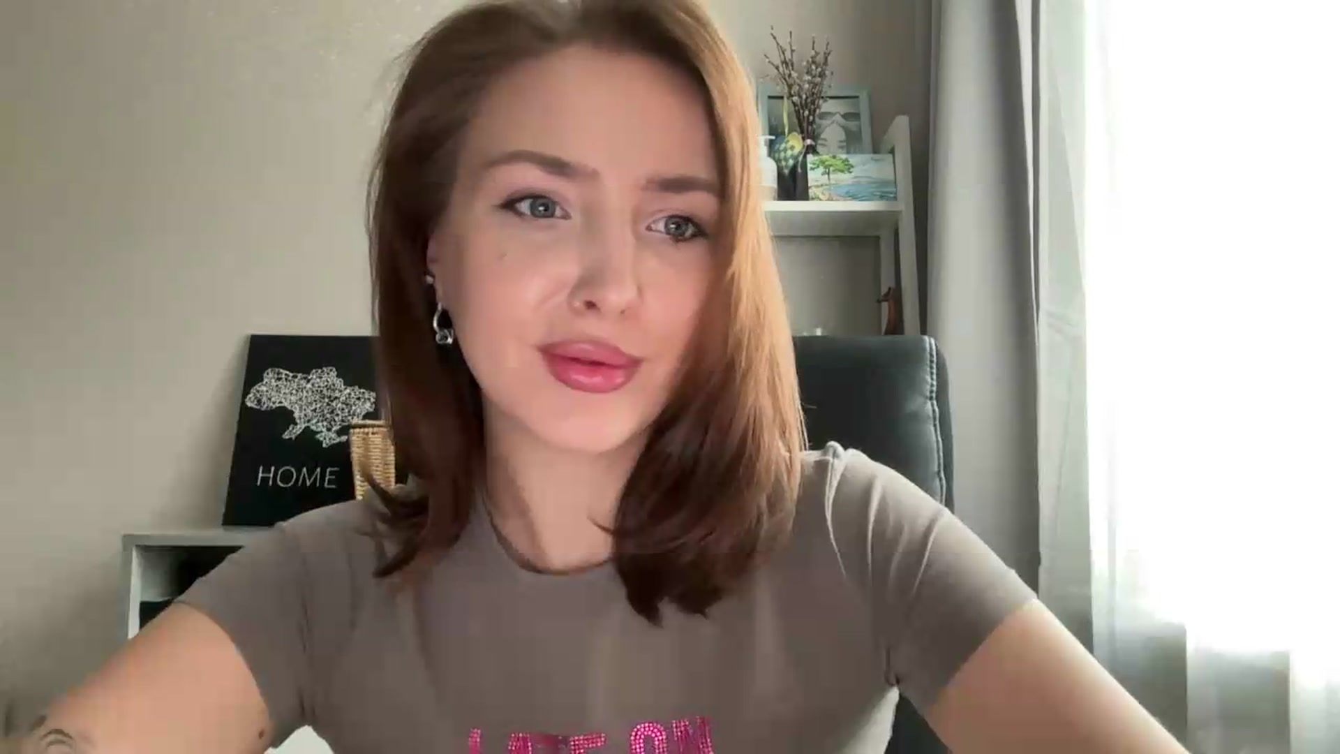 Gallery image thumbnail from Di_Pearl's myfreecams stream on, 08/19/2026, 15:49 image 7 of 20